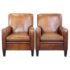 Set of 2 sturdy but comfortable armchairs made of sheepskin with a sleek design