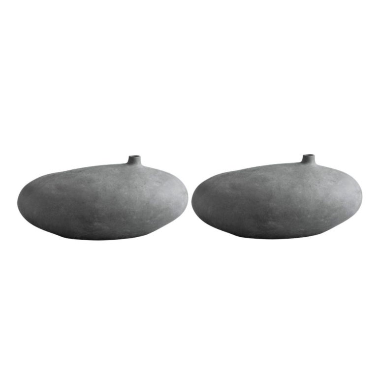 Set of 2 Submarine vases fat by 101 Copenhagen
Designed by Nicolaj Nøddesbo & Tommy Hyldahl.
Dimensions: L 60 / W 40 / H 22 CM
Materials: Ceramic

The Submarines are generously proportioned vases that offers contemporary decorative design in