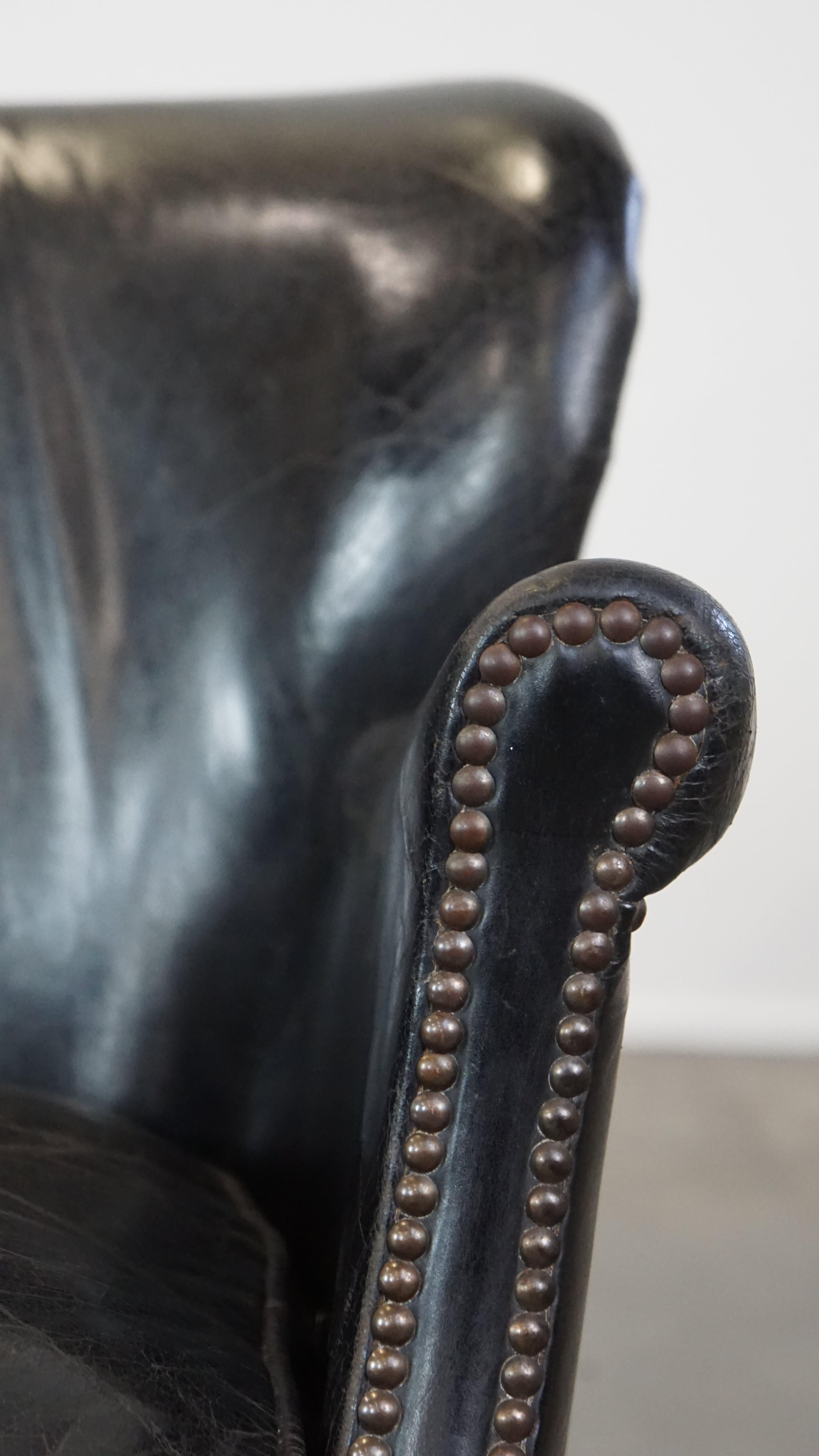 Ensemble de 2 fauteuils noirs subtils de style anglais avec coussins Kelim réversibles en vente 9