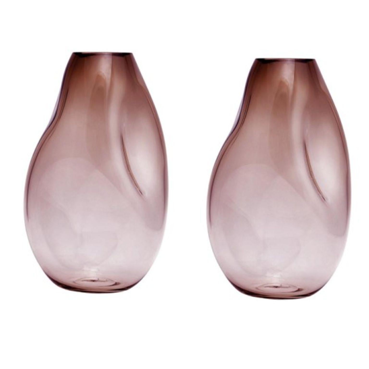 Set of 2 supernova IV silver smoke red L vases by ELOA
No UL listed 
Material: glass
Dimensions: D 15 x W 17 x H 41 cm
Also available in different colours and dimensions.

SUPERNOVA is a collection of vases and bowls that, though they don‘t