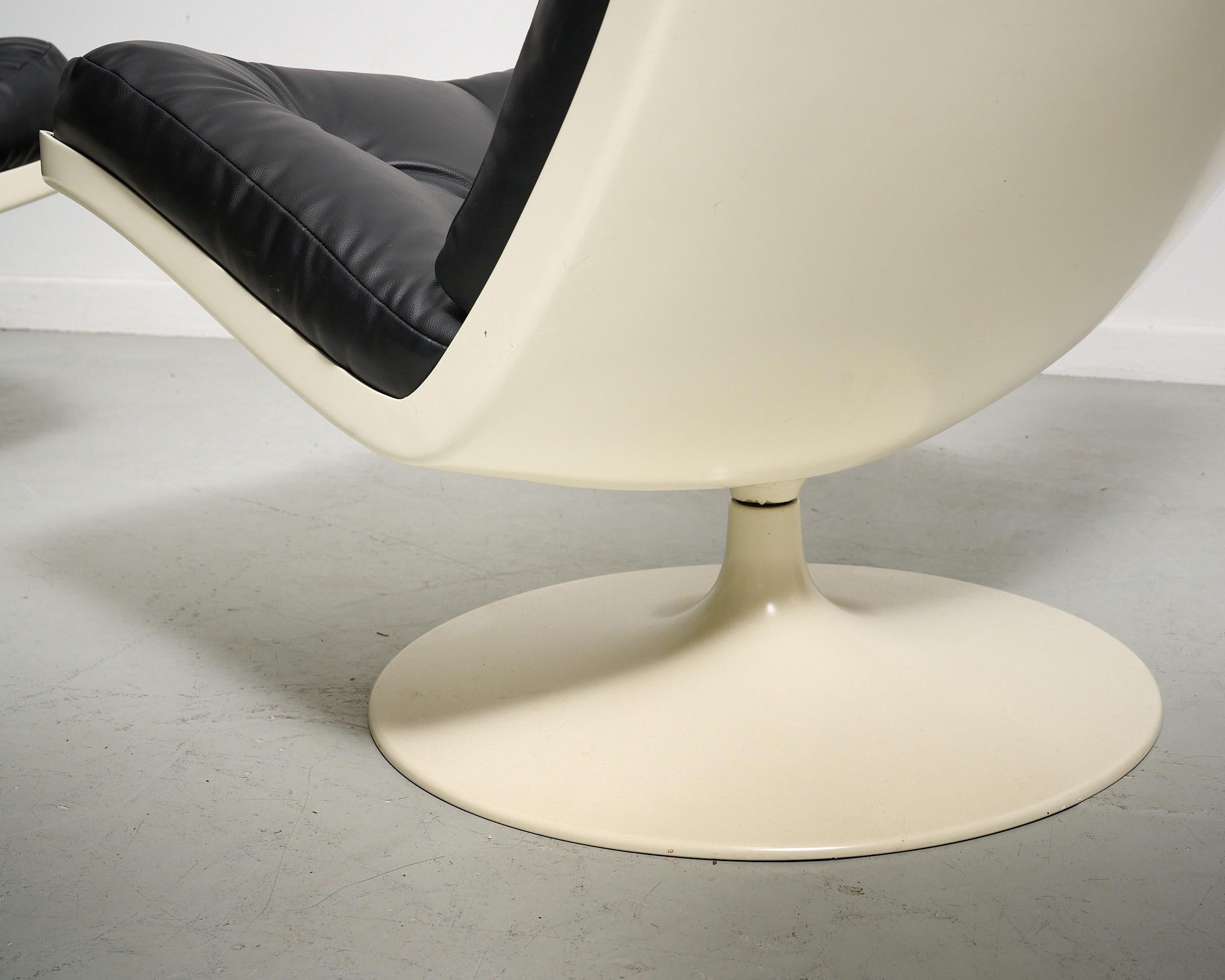 Métal Set of 2 swivel lounge chairs with one ottoman by Play IVM en vente