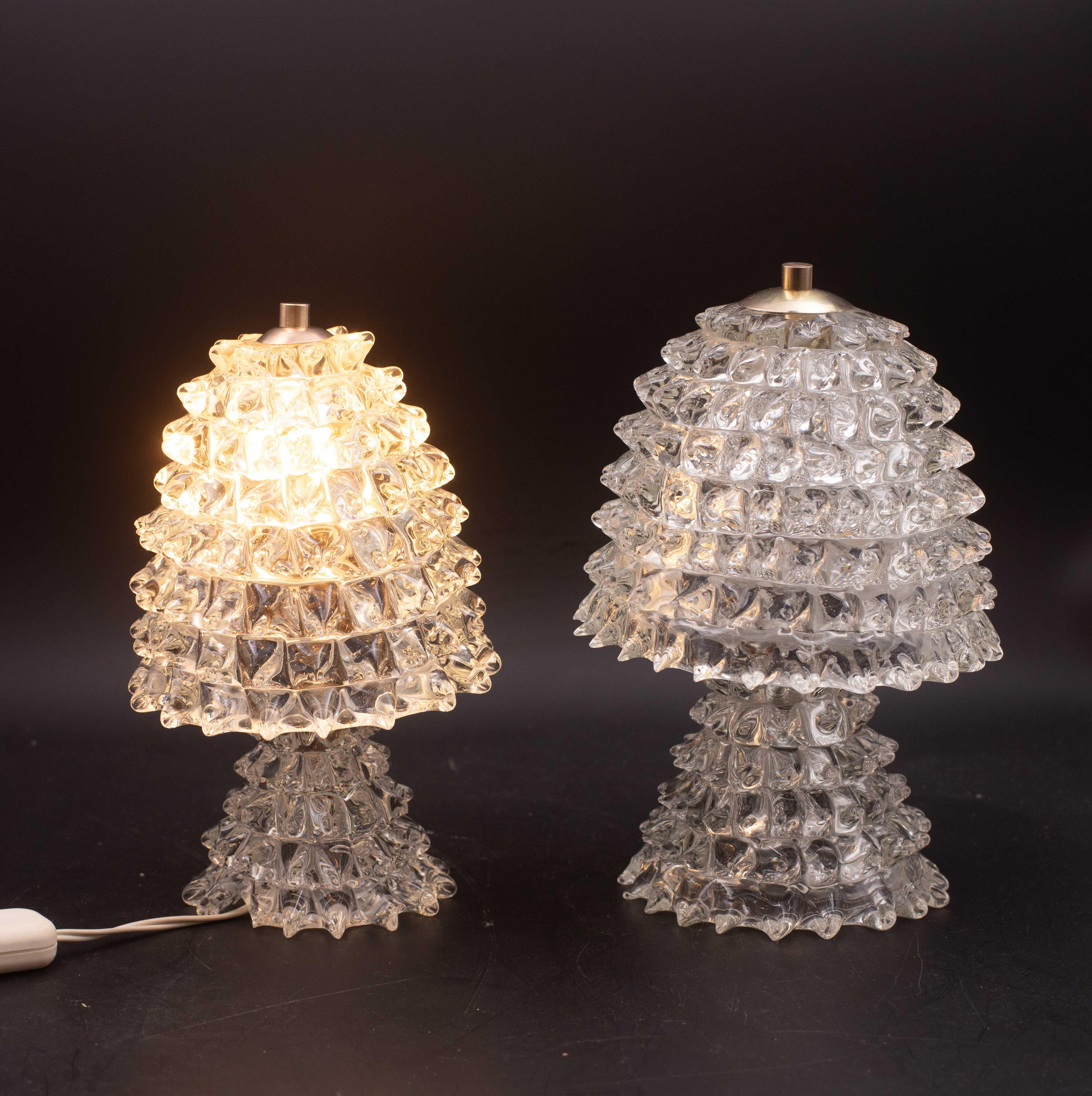 Extraordinary set of 2 table lamps or vase made of mid-century Murano mouth-blown rostral glass.
The lamps are similar but not perfectly the same; the largest is 22 centimeters high and 14.5 centimeters wide.
The smallest is 21 centimeters high and