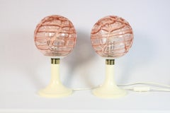 Set di 2 lampade da tavolo di DORIA, Germania, sfere di vetro rosa, originali anni '70