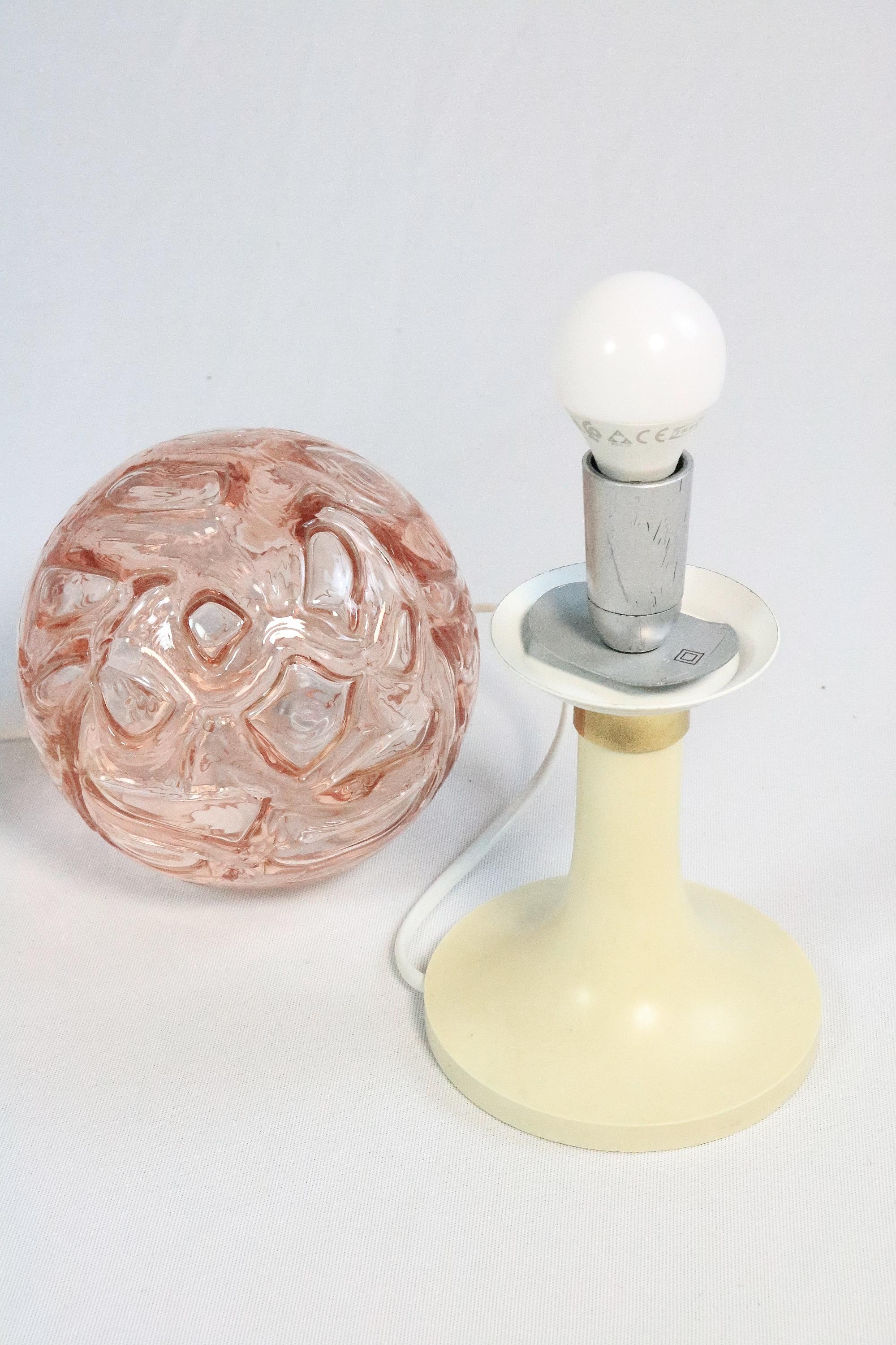 2er-Set Tischlampen von DORIA, Deutschland, Rosa Glaskugeln, Original 1970er im Angebot 1