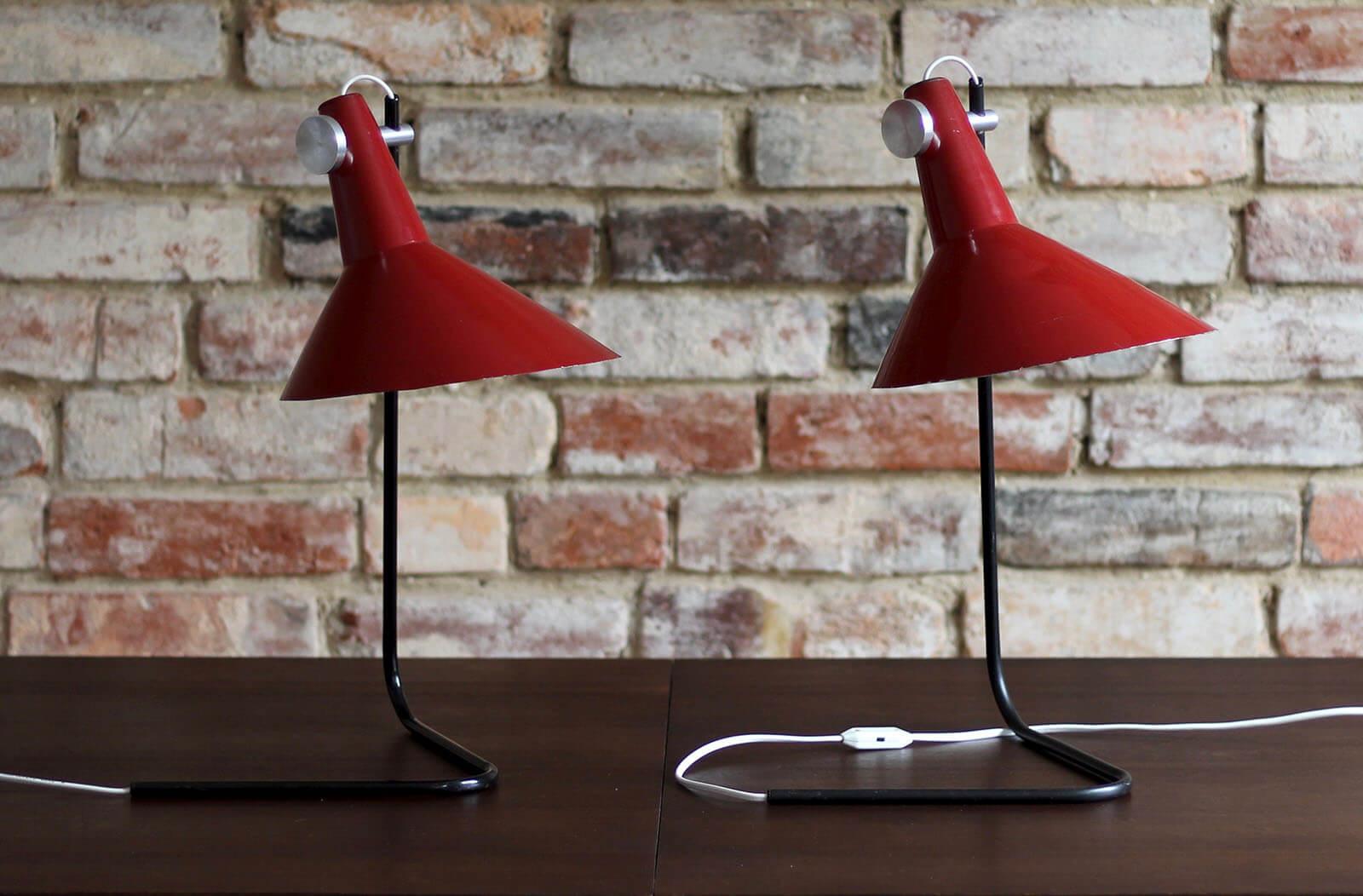 Metal table lamp made by Czech manufacturer Kovona, circa 1960s. It is the model ST30 attributed to Josef Hurka. It is composed of a black tubular base and a conical lampshade painted in beautiful deep red color. The lamps have been rewired with new