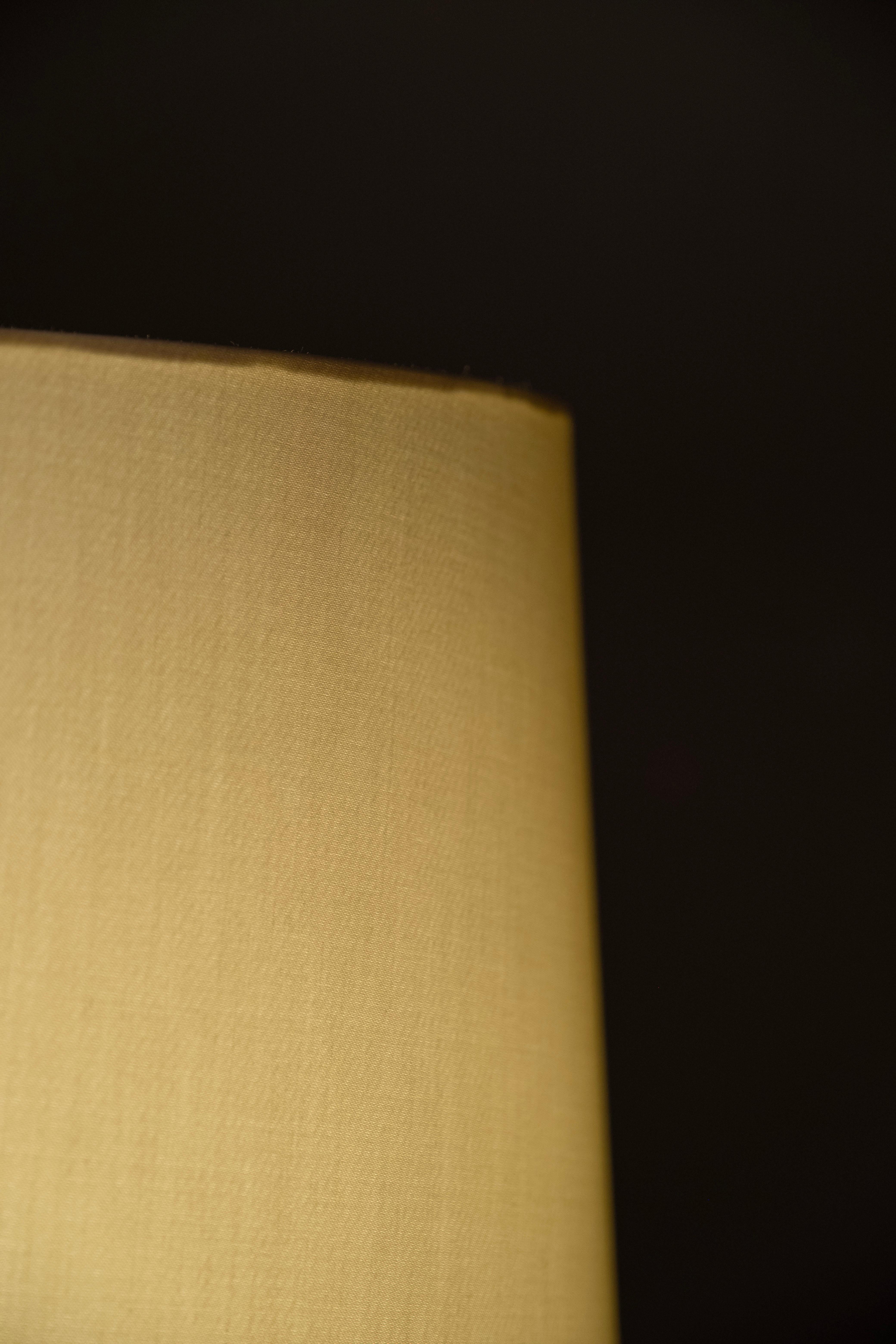 Set/2 Luso-Tischlampen, schwarz, beige, Lampenschirm, handgefertigtes Glas von Greenapple (Handgefertigt) im Angebot