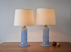 Set di 2 lampade da tavolo alte in vetro blu dello Studio A Atelje Lyktan Svezia anni '80