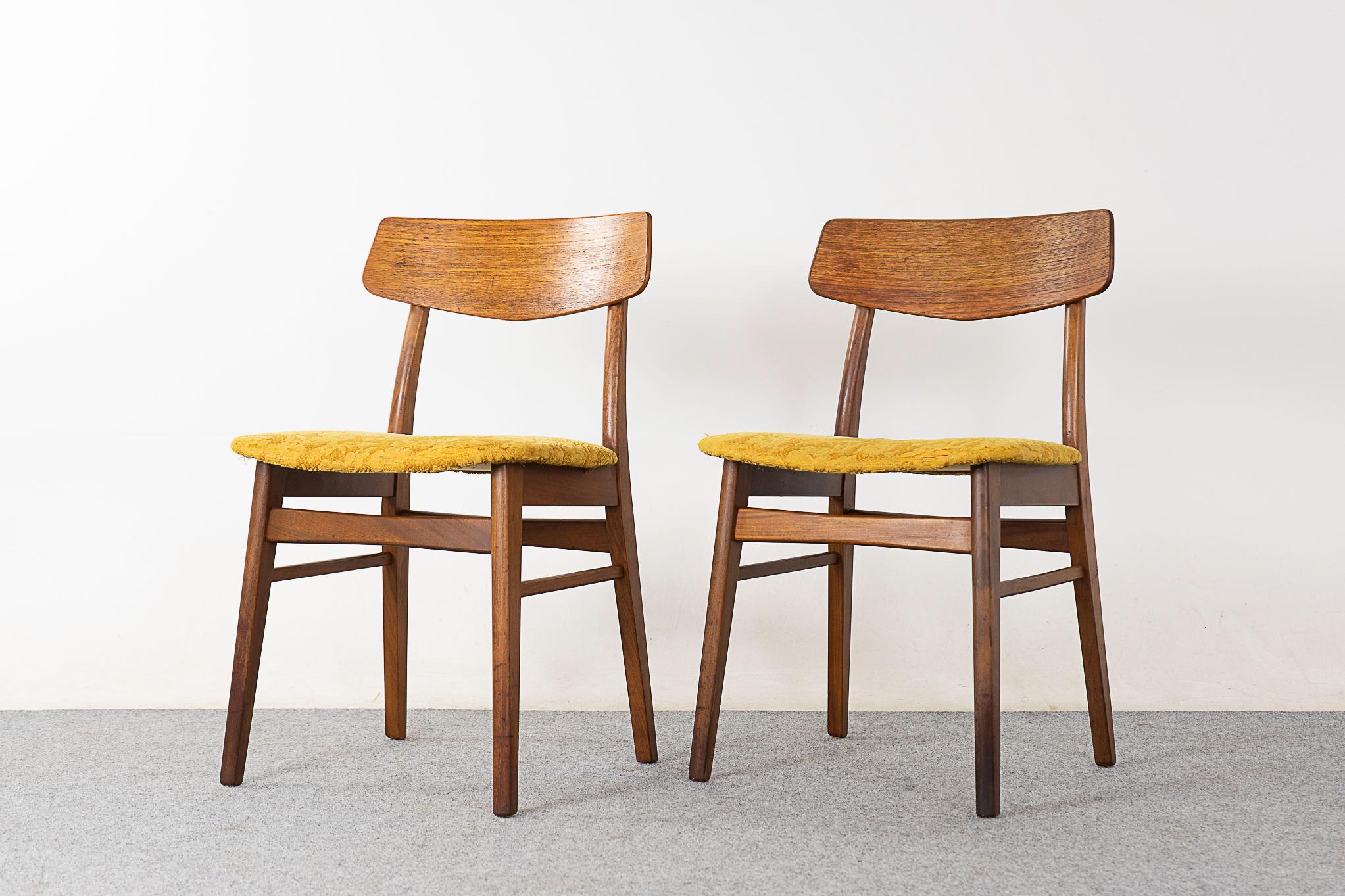 Set of 2 Teak & Beech Danish Dining Chairs In Good Condition In VANCOUVER, CA