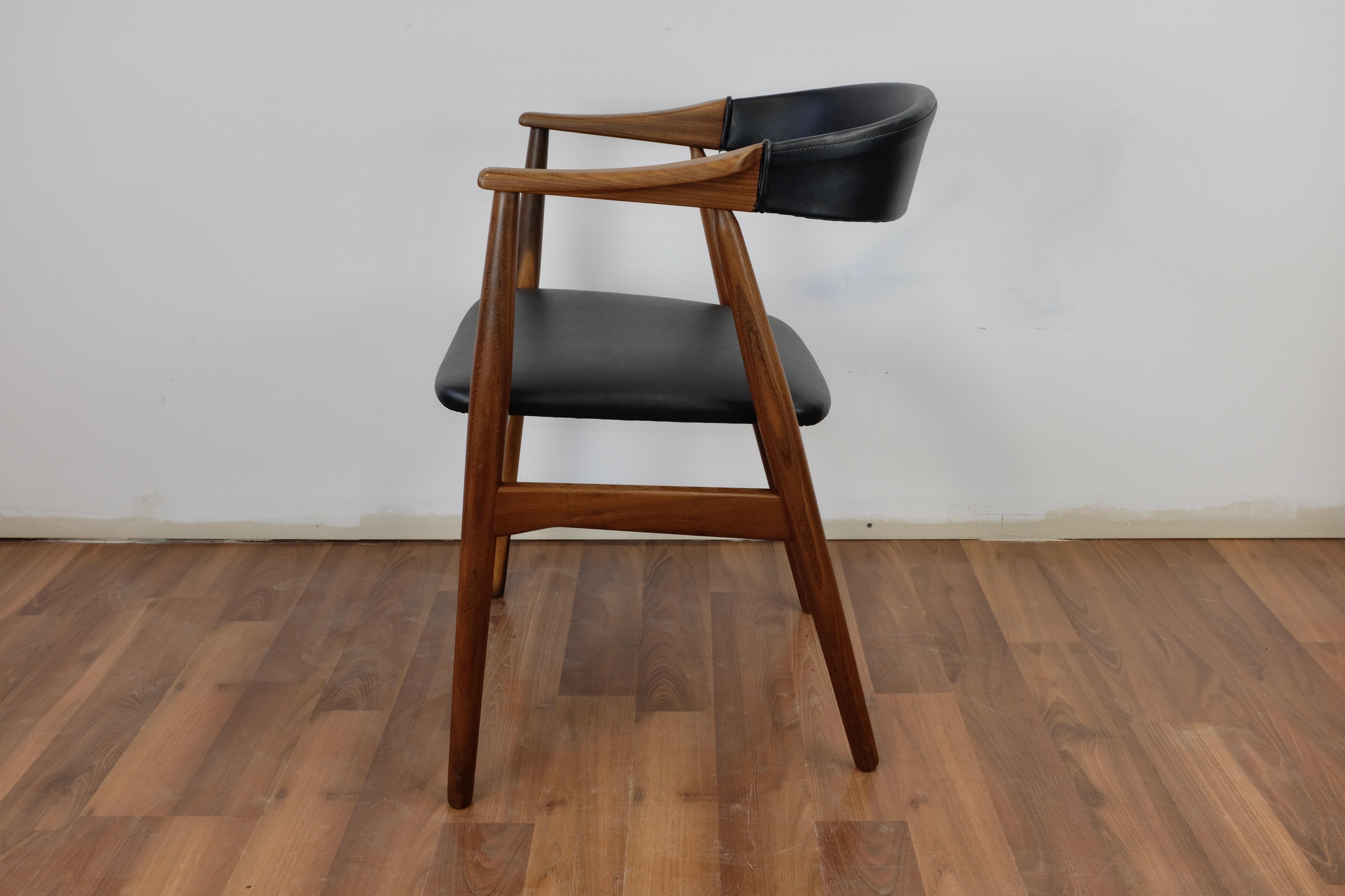 Set of 2 Teak Model 213 Armchairs by Farstrup For Sale 5