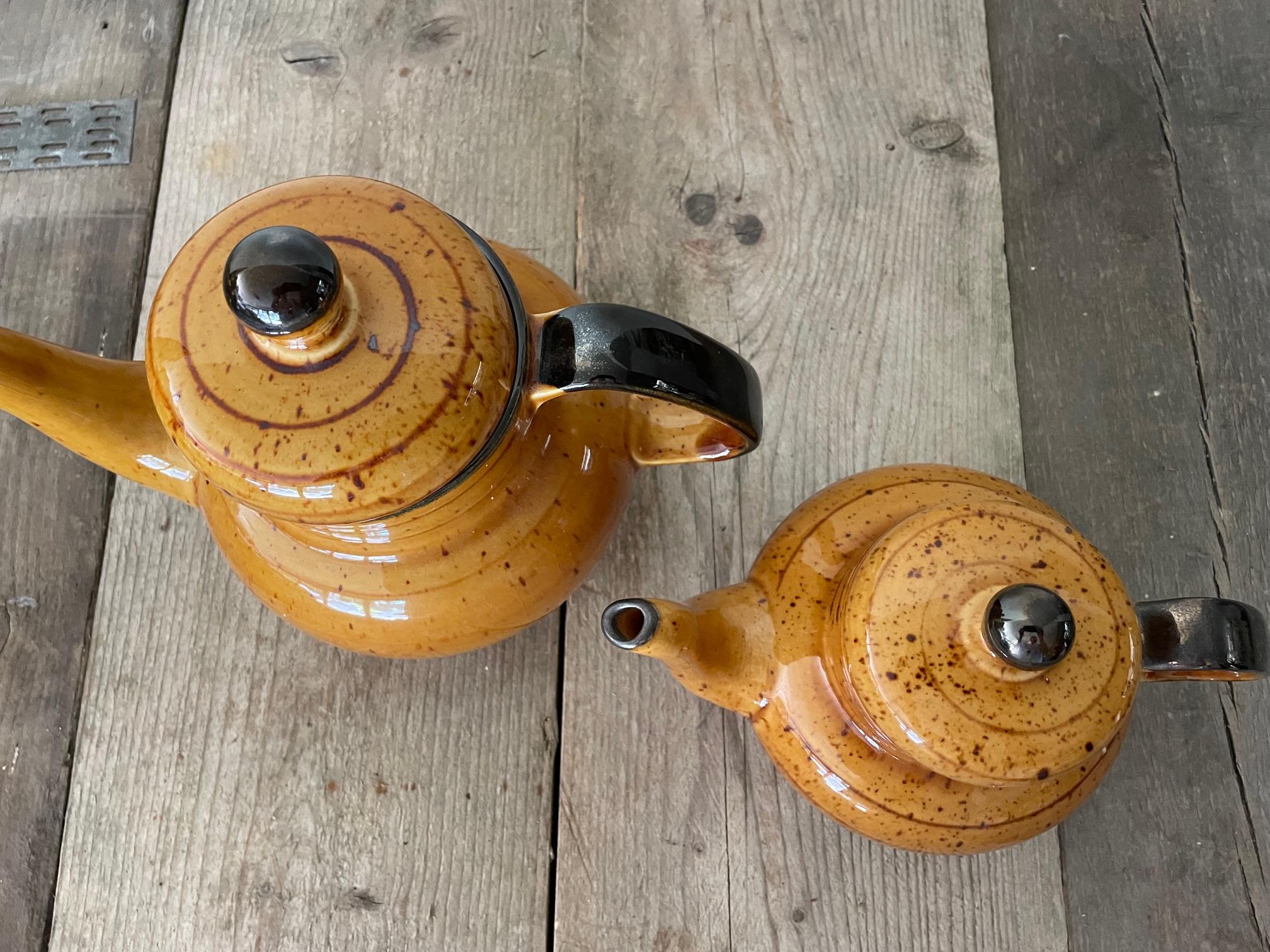 Set of 2 teapots (Belgisch) im Angebot