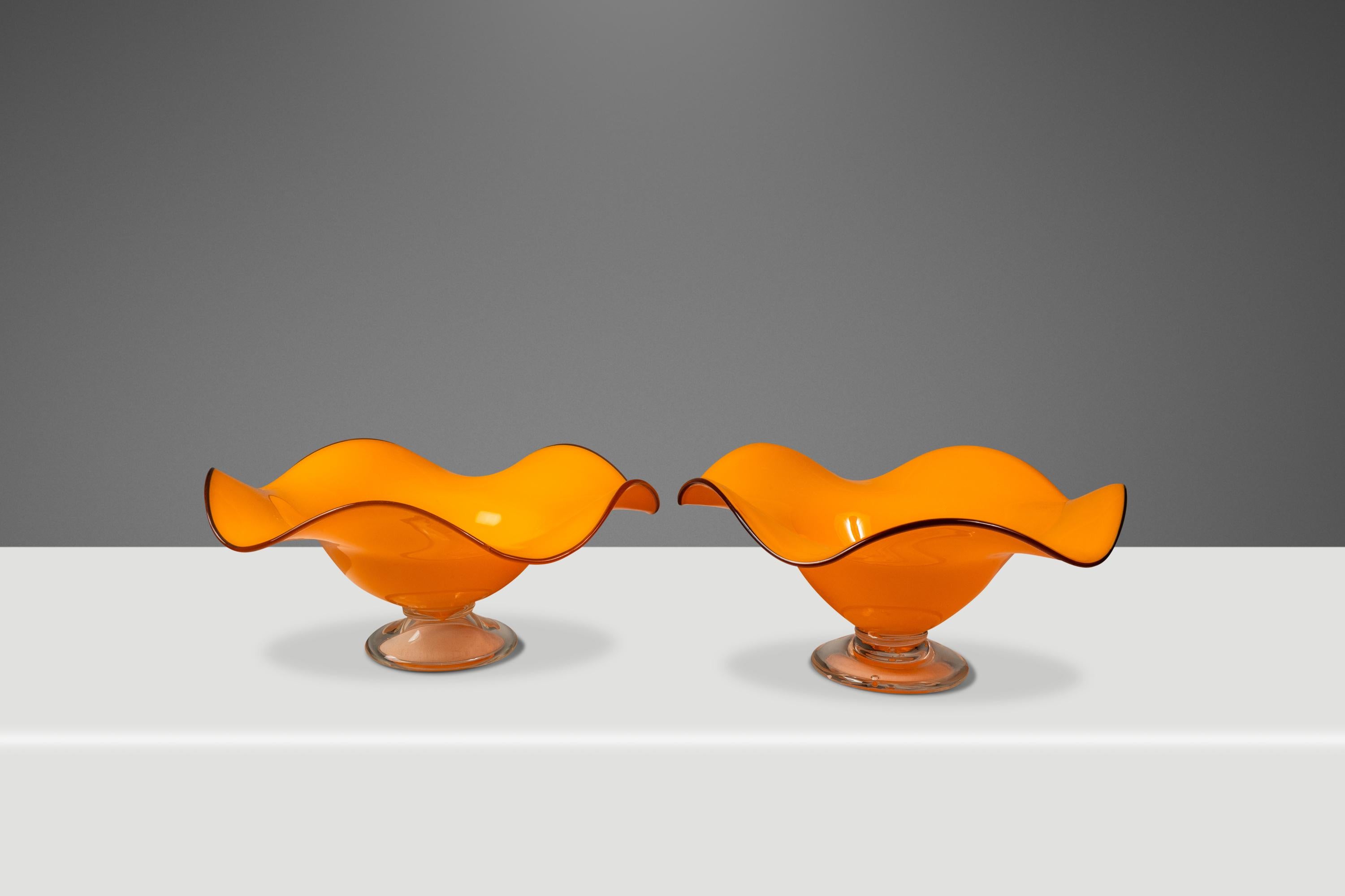 Mid-Century Modern Set of 2 Teleflora Blown Art Glass Serving Bowls, USA, c. 1970s For Sale