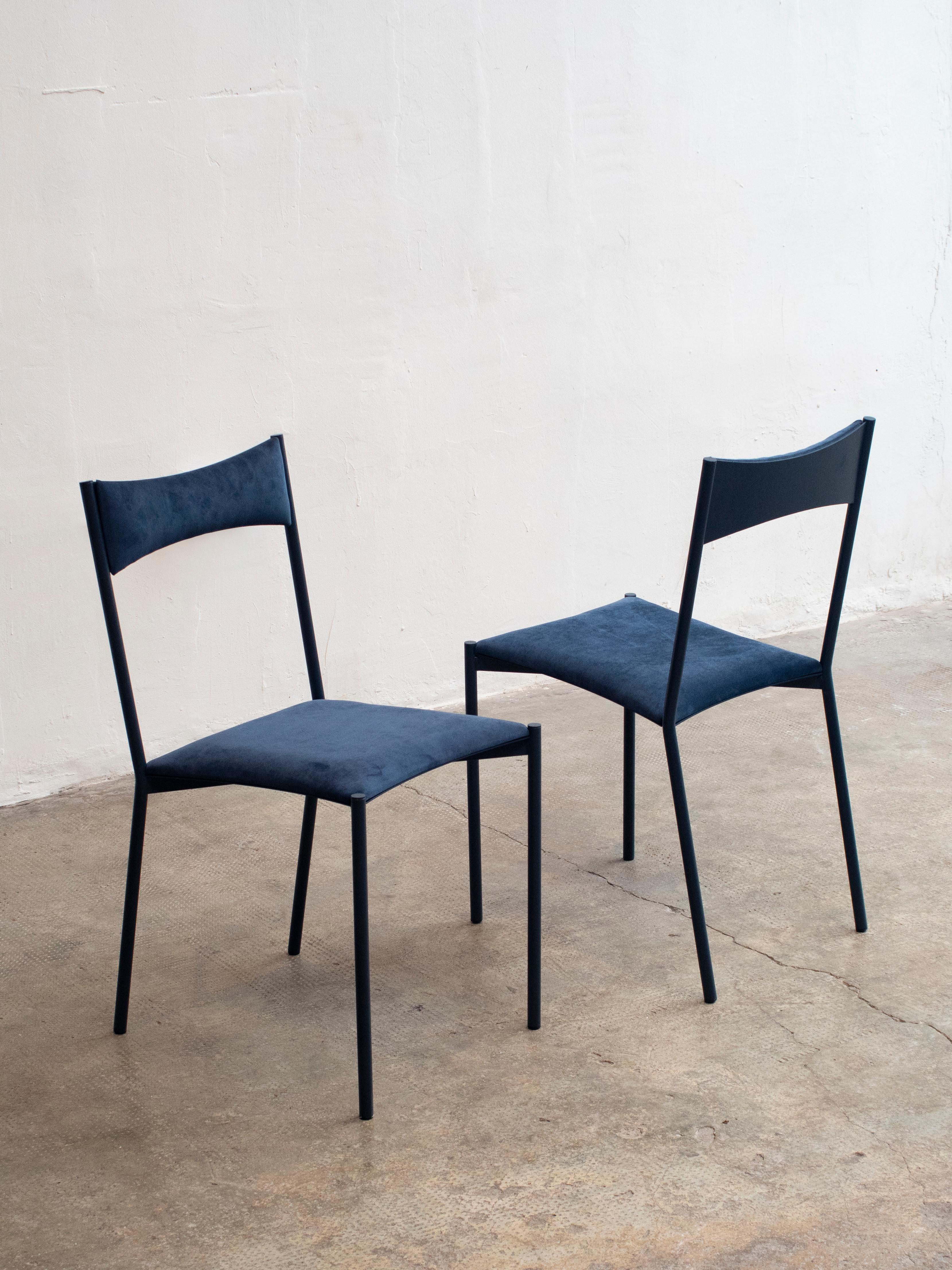 Satz von 2 Tensa-Stühlen, Dunkelblau von Ries (Moderne) im Angebot