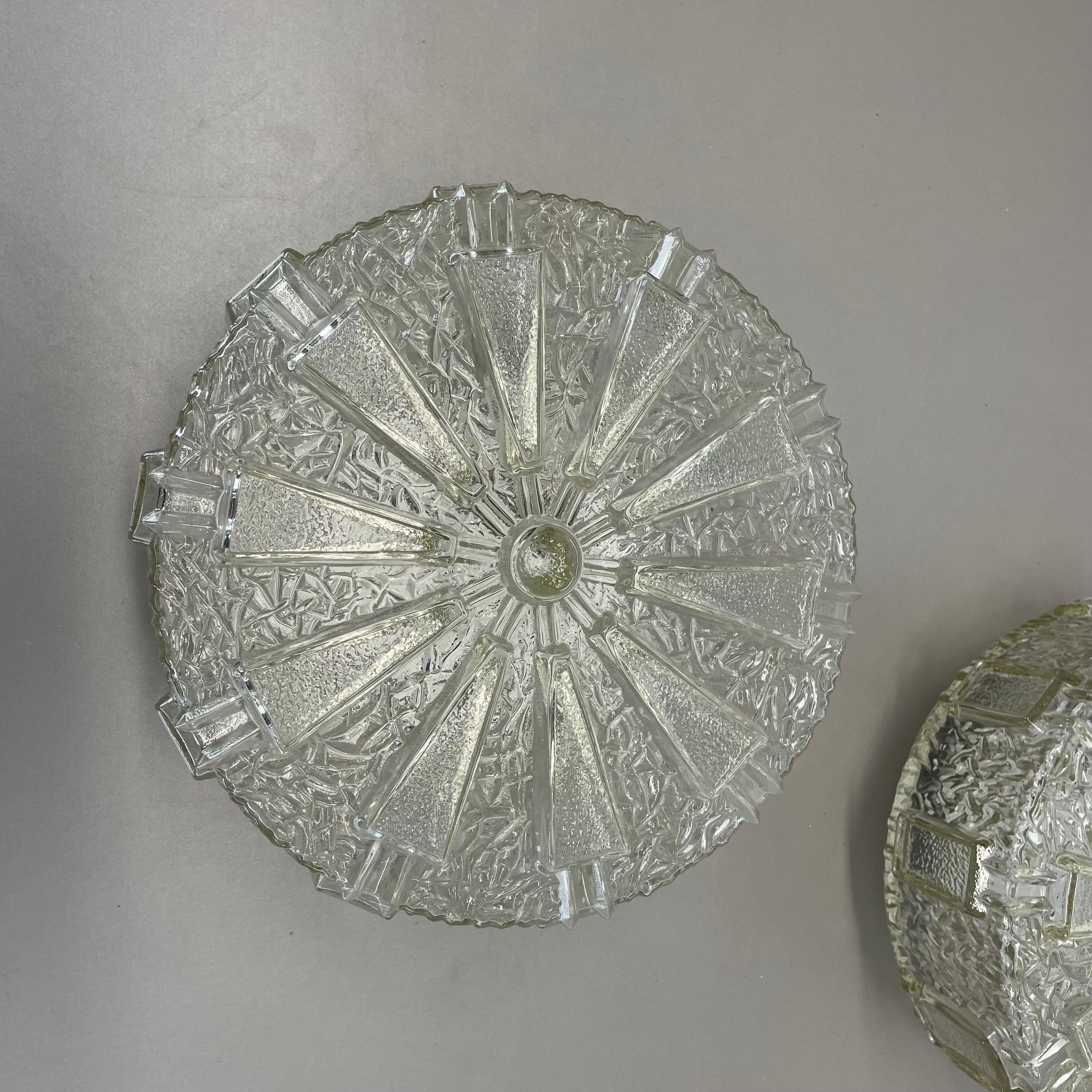 Metallo set di 2 plafoniere da parete in vetro testurizzato da 25 cm di Hillebrand Leuchten, anni '70 in vendita