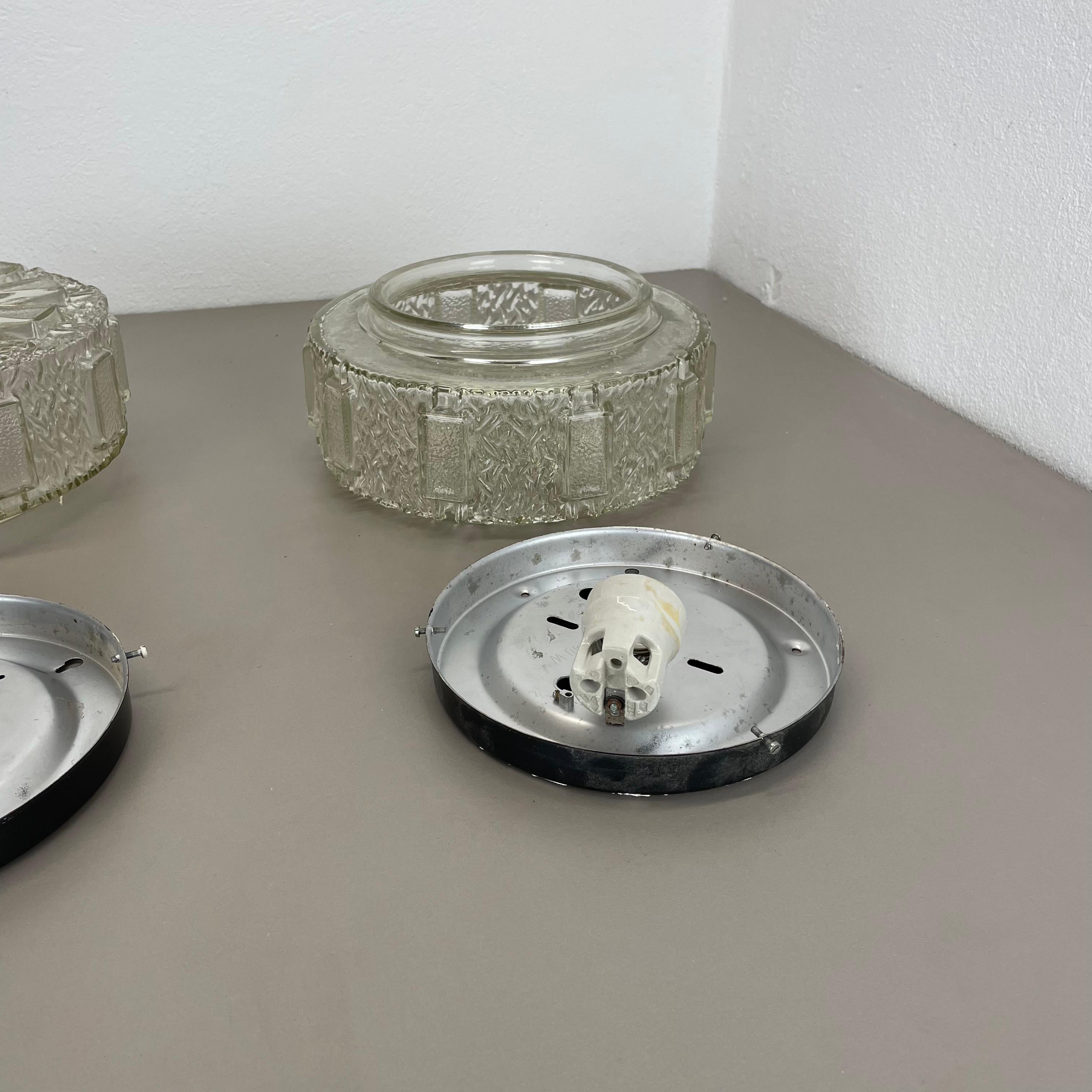 set di 2 plafoniere da parete in vetro testurizzato da 25 cm di Hillebrand Leuchten, anni '70 in vendita 1