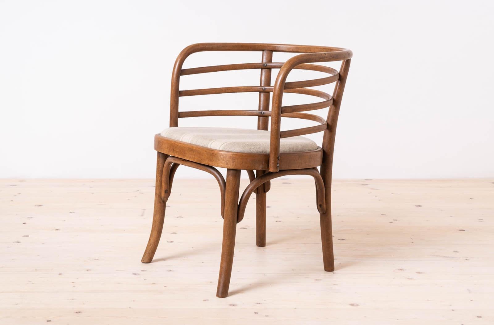 Set of 2 Thonet Armchairs, Model B246, 1930s, Restored & Reupholstered In Good Condition For Sale In Wrocław, Poland