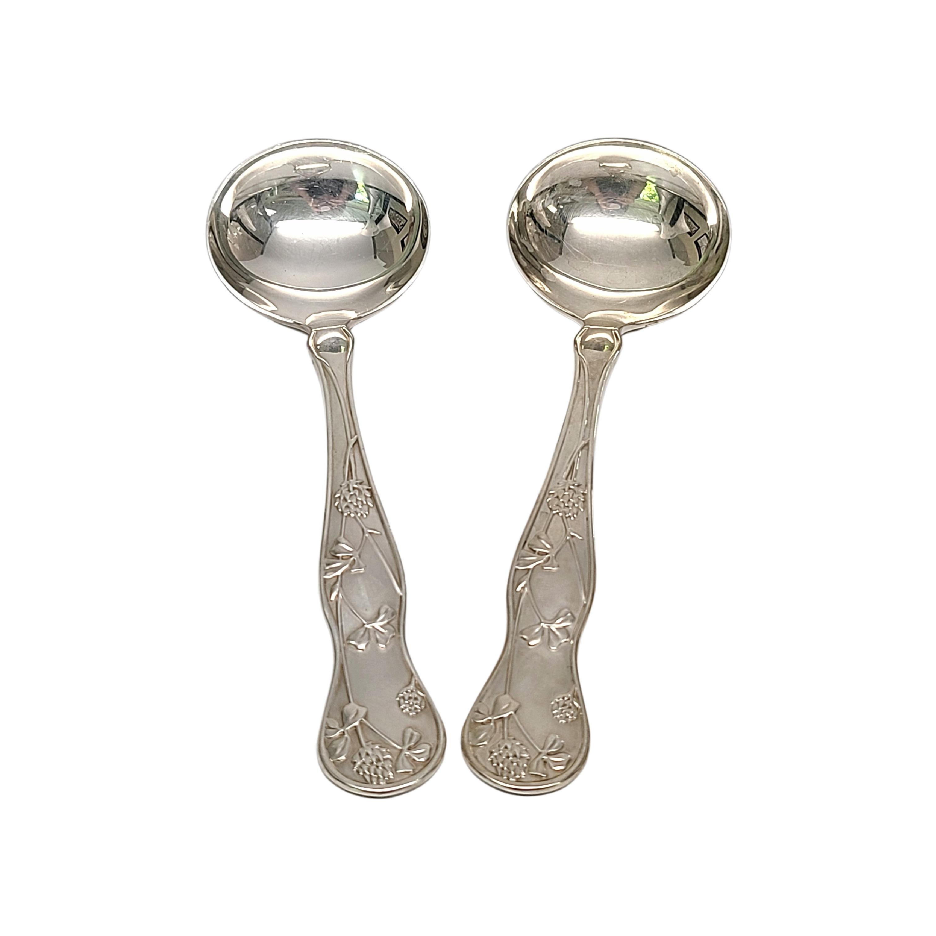 Set of 2 sterling silver gravy ladles by Tiffany & Co in the American Garden pattern.

No monogram

American Garden is a multi-motif pattern inspired by the extensive botanical beauty of the United States. Includes 2 Tiffany pouches.

Measures