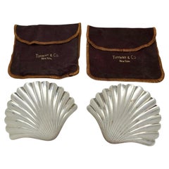 Set of 2 Tiffany & Co Sterling Silver Scallop Shell Dishes 22369 w/Pouches 19271