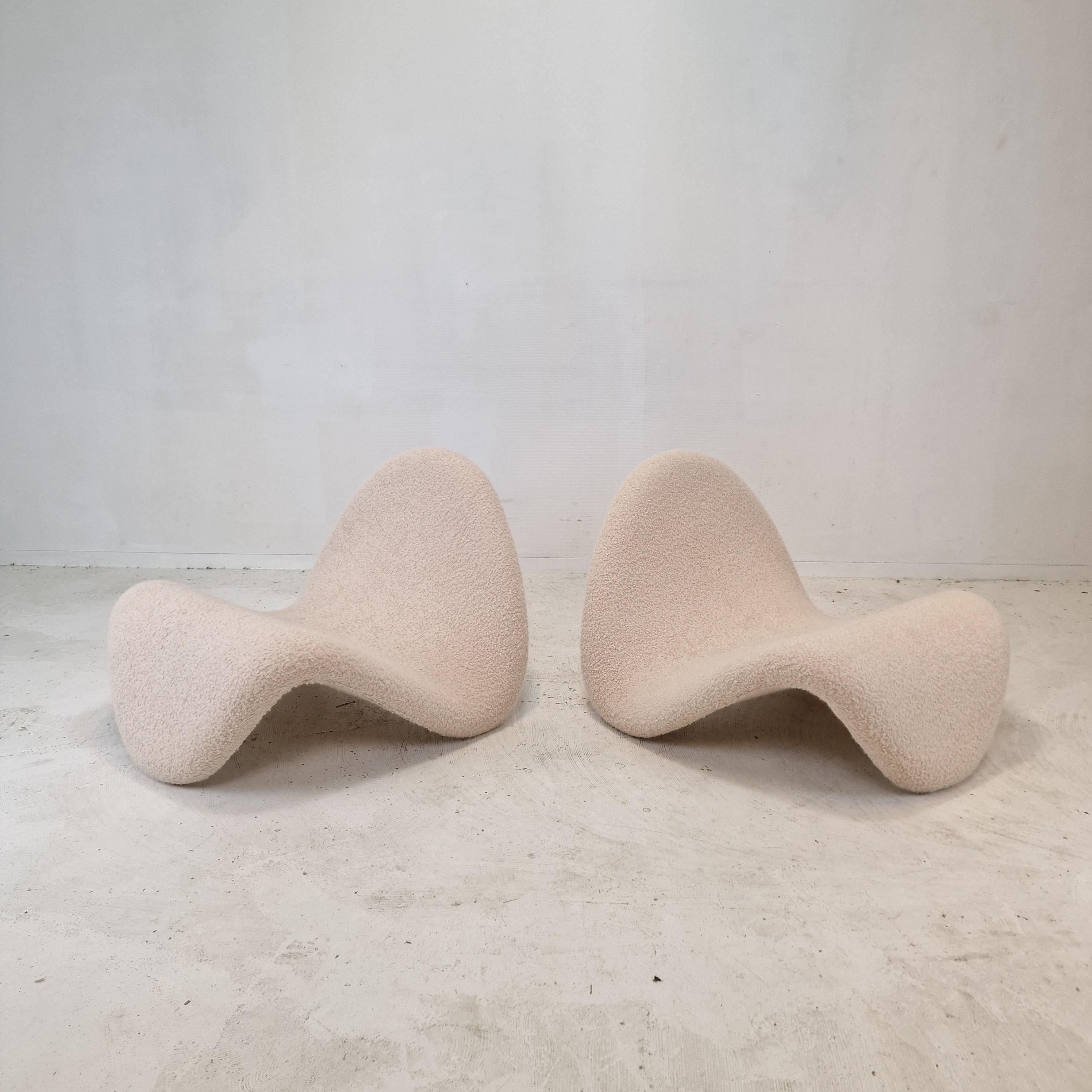 Set amazing and very comfortable Tongue chairs, designed by the French designer Pierre Paulin in the 60s and produced by Artifort. 

These original chairs are completely restored by a French Pierre Paulin specialist. 

The foam is renewed and they