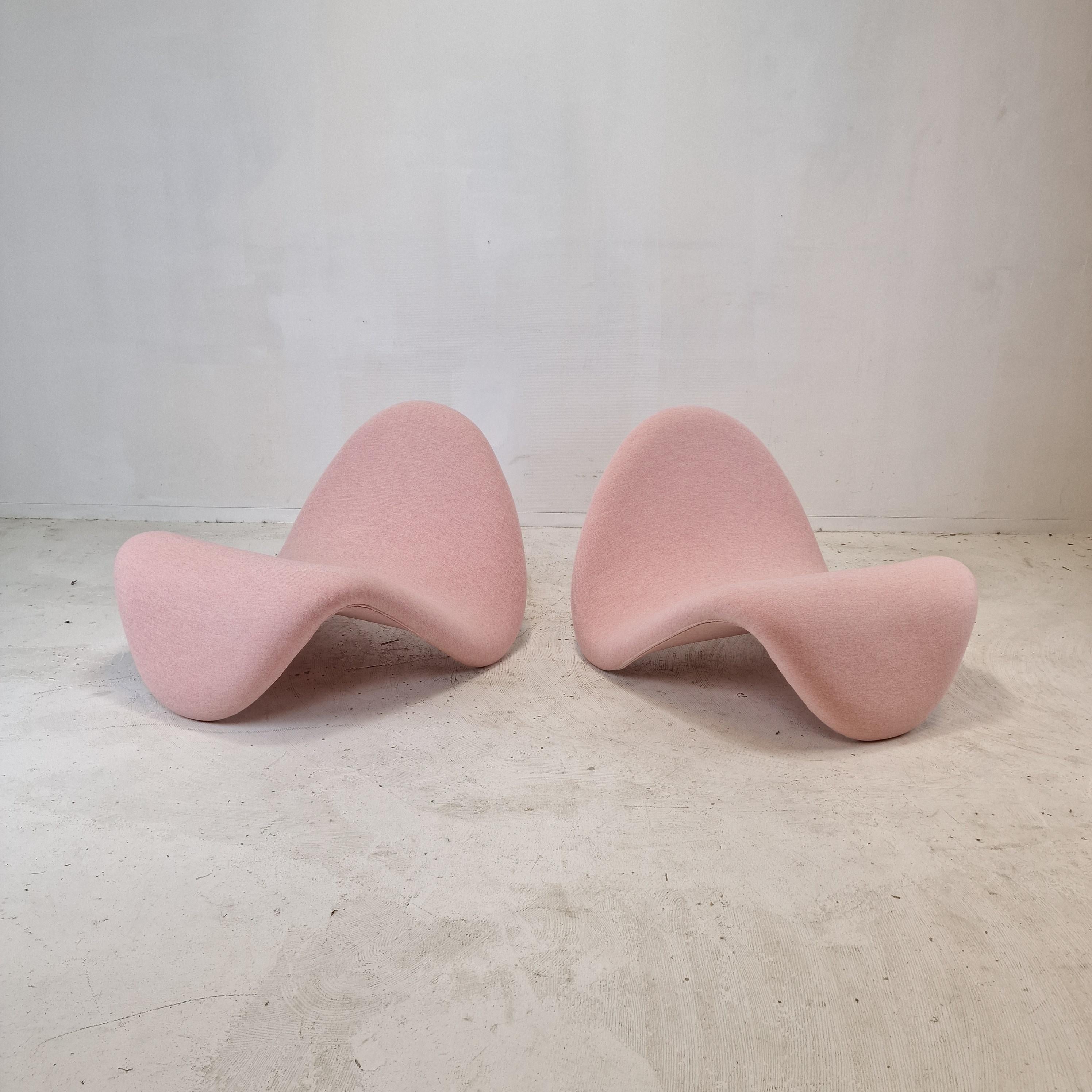 Ensemble de chaises Tongue étonnantes et très confortables, conçues par le designer français Pierre Paulin dans les années 60 et produites par Artifort. 

Ces chaises originales sont entièrement restaurées par un spécialiste français de Pierre