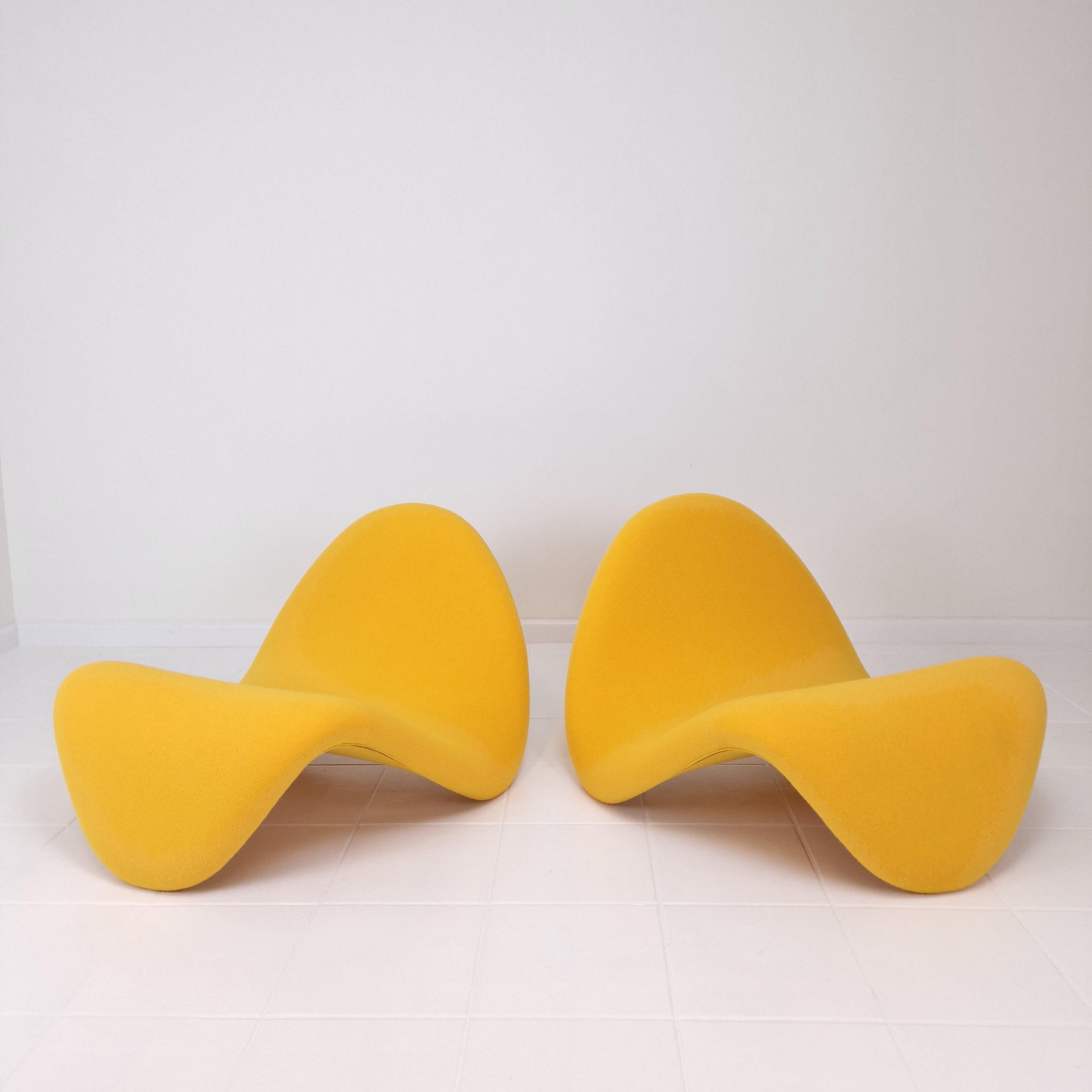 Set di incredibili e comodissime sedie Tongue, progettate dal designer francese Pierre Paulin negli anni '60 e prodotte da Artifort. 

Queste sedie originali sono state completamente restaurate da uno specialista francese di Pierre Paulin. 

La