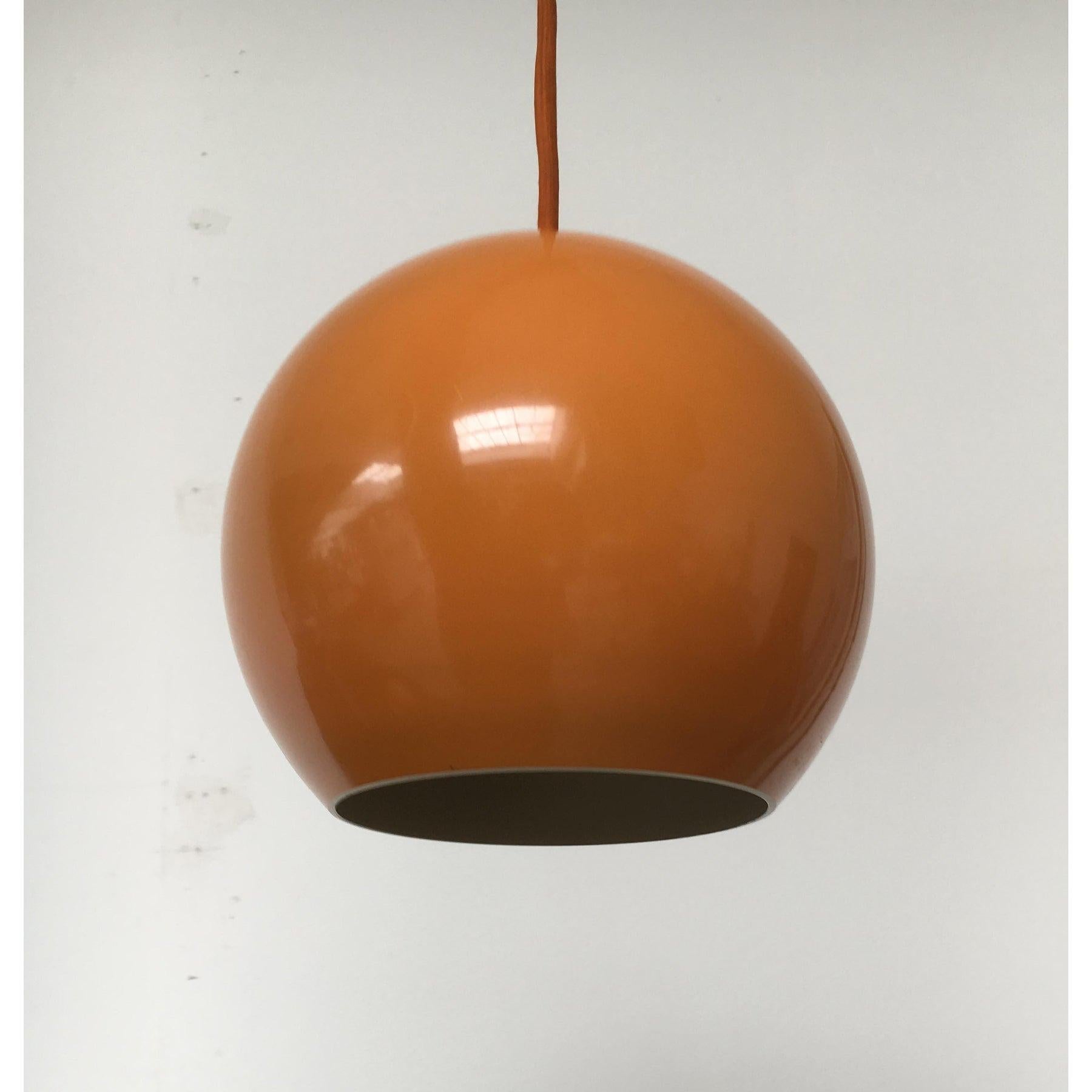 Original Topan pendant lamp from Poulsen
Design by Verner Panton from the 60s
These are old originals from that time This piece has an attribution mark,
Up to 250V (Europe/UK Standard).The wiring of this item may be original and might need
