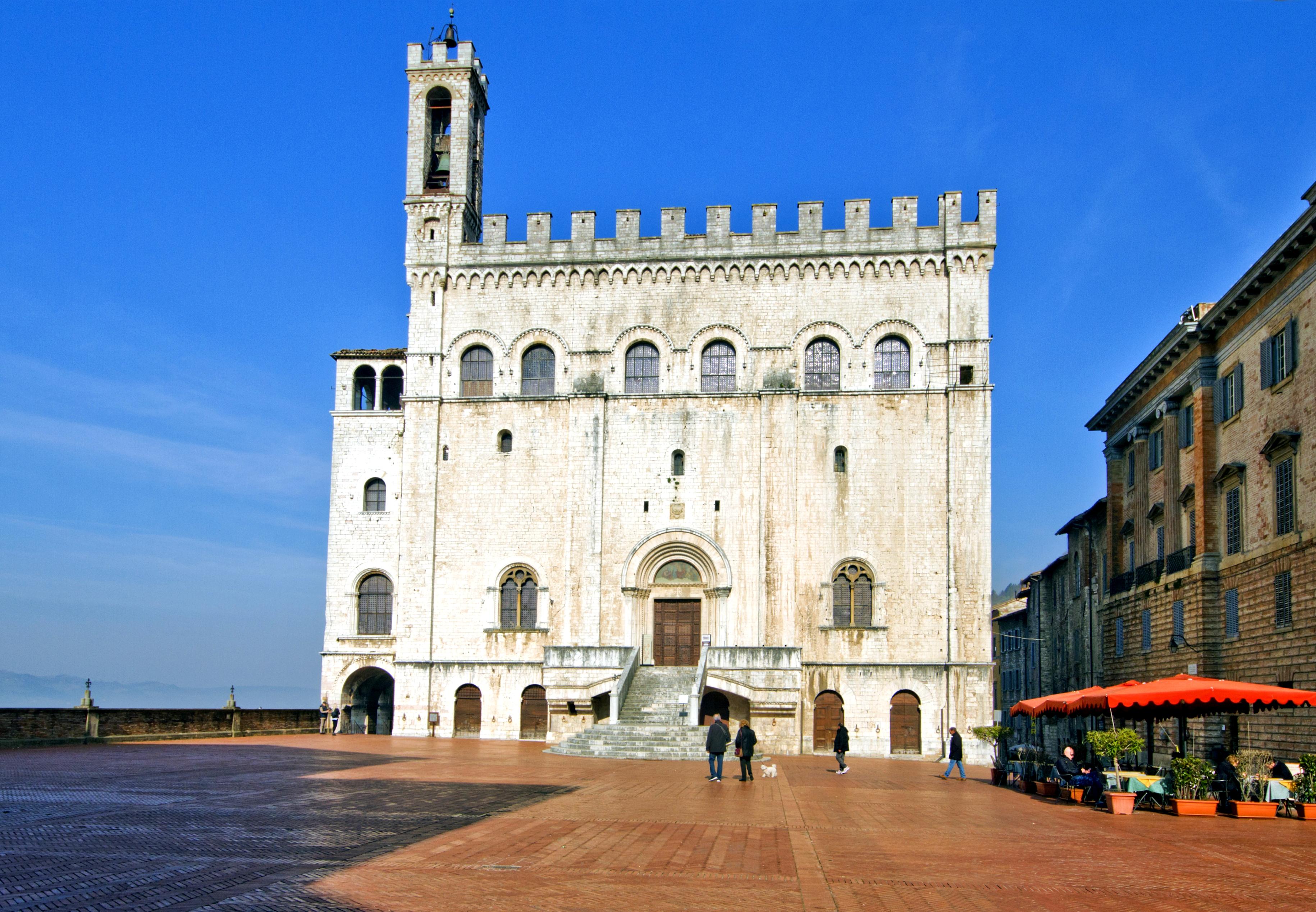 Ensemble de 2 pichets italiens traditionnels GUBBIO  Pichet à vin peint à la main en vente 11