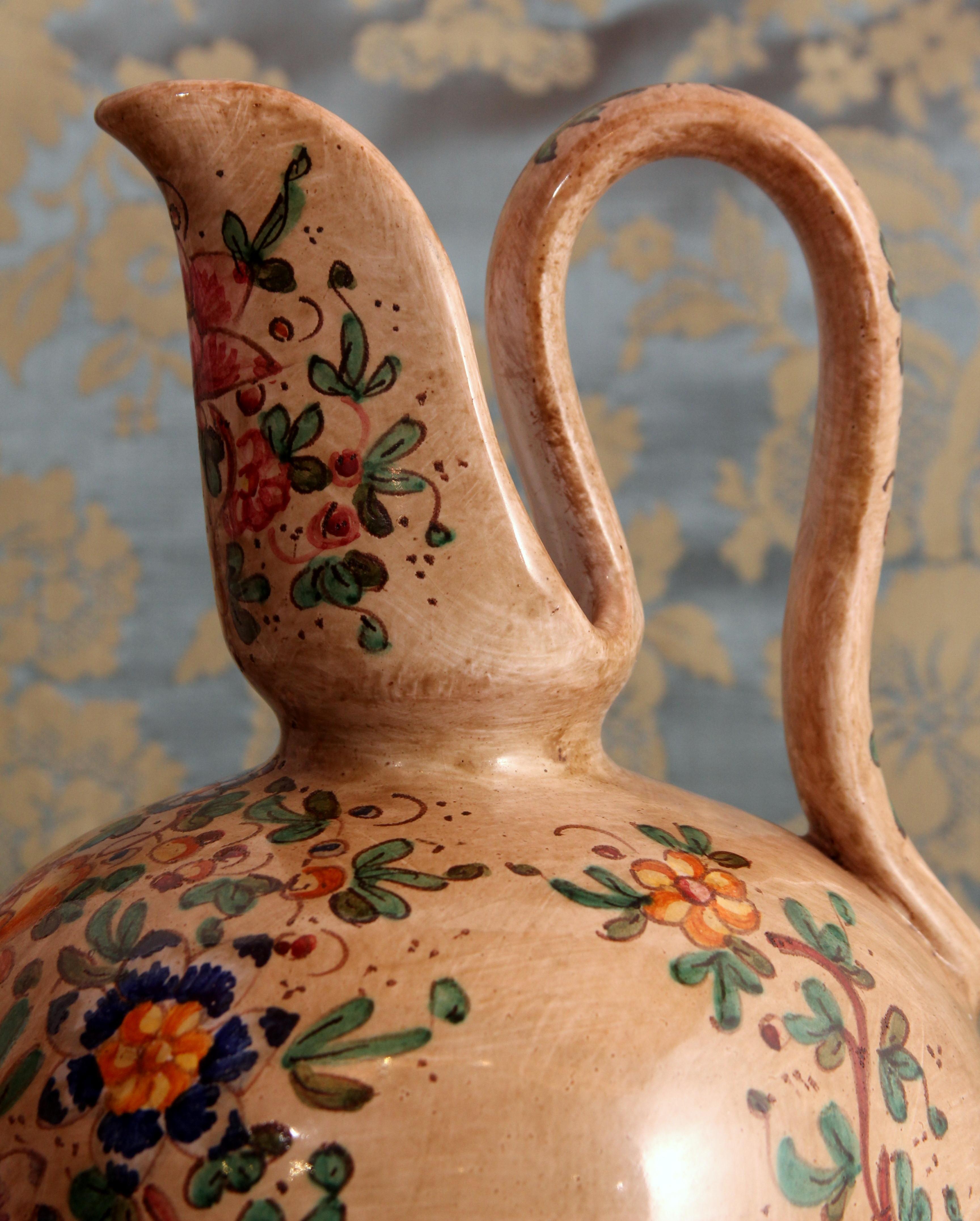20ième siècle Ensemble de 2 pichets italiens traditionnels GUBBIO  Pichet à vin peint à la main en vente