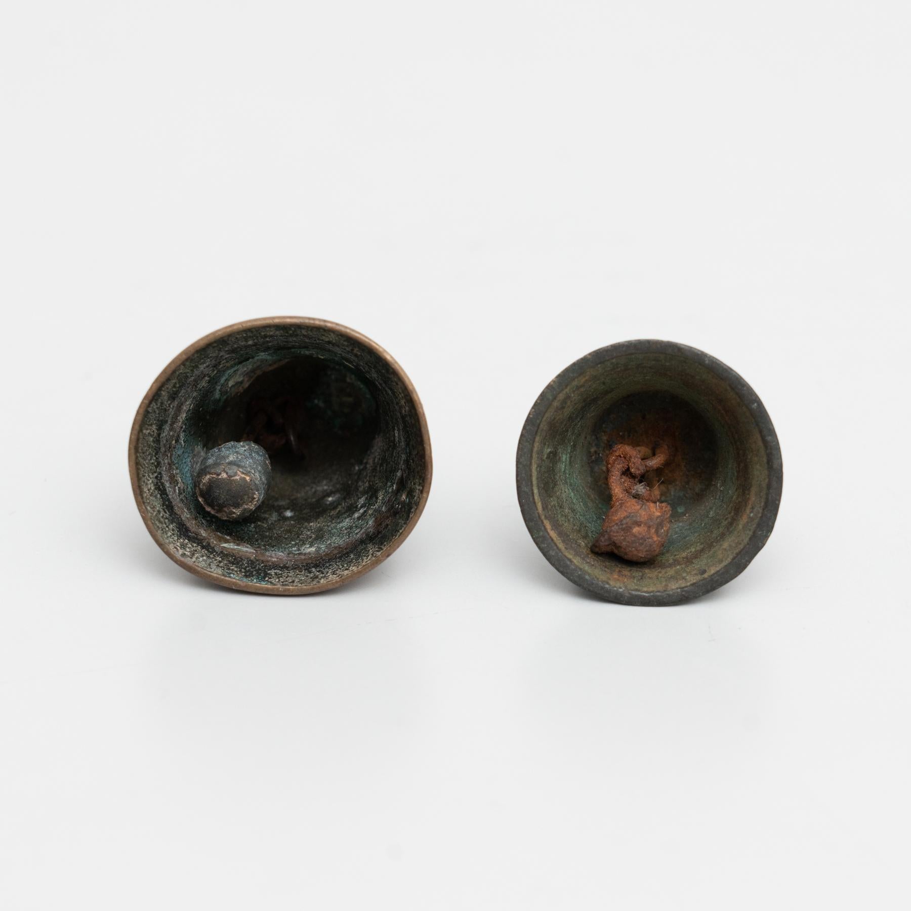 Set di 2 campane rustiche tradizionali spagnole in bronzo, circa 1950 in vendita 2