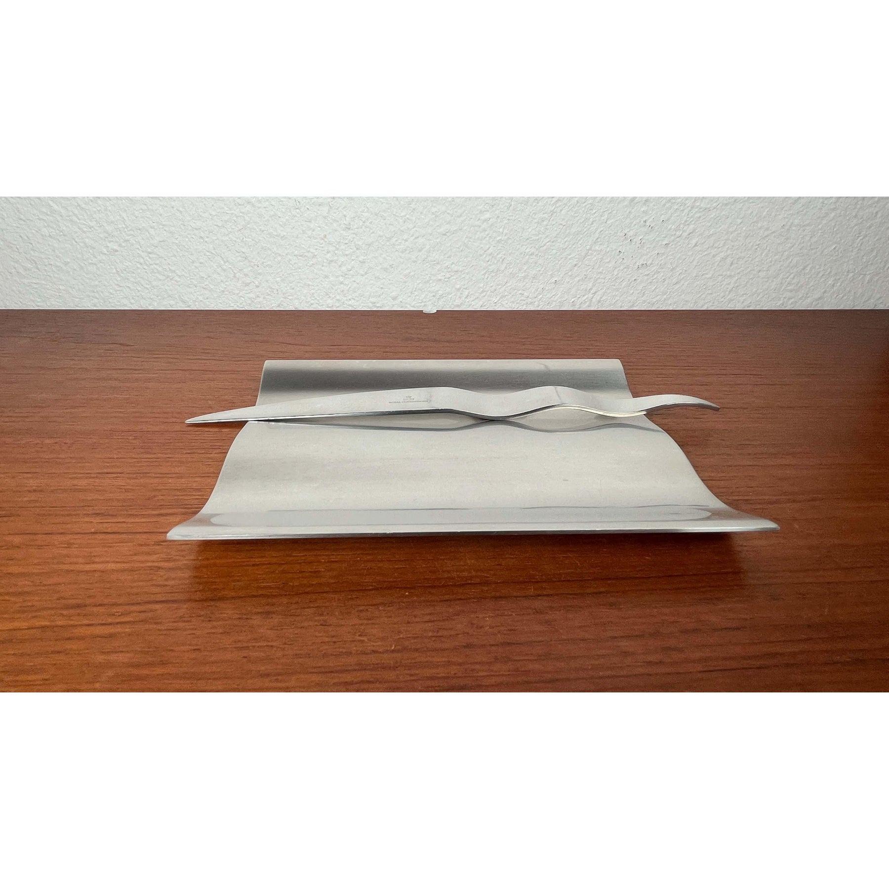 2er-Set Tablett und Brieföffner von Steve McGugan für Royal Copenhagen, 1980er Jahre (Metall) im Angebot