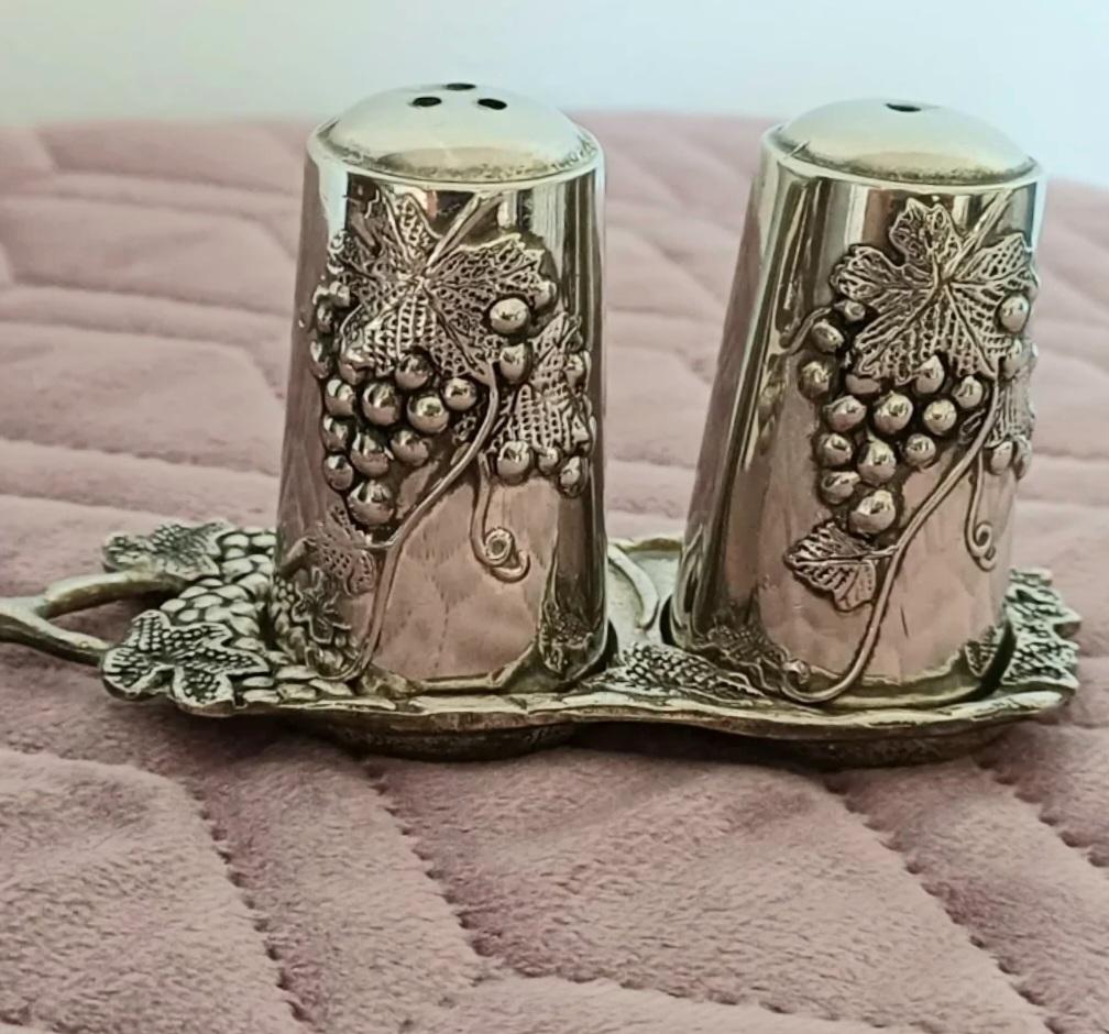 Metal Set of 2 trays, 11 napkin rings, 1 candlestick, 1 salt and pepper, leaf motif For Sale