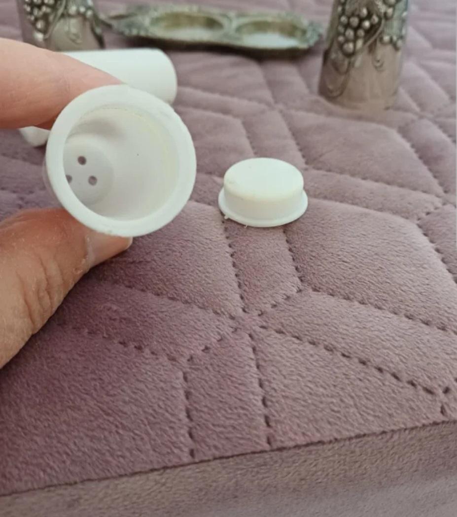 Set of 2 trays, 11 napkin rings, 1 candlestick, 1 salt and pepper, leaf motif For Sale 3