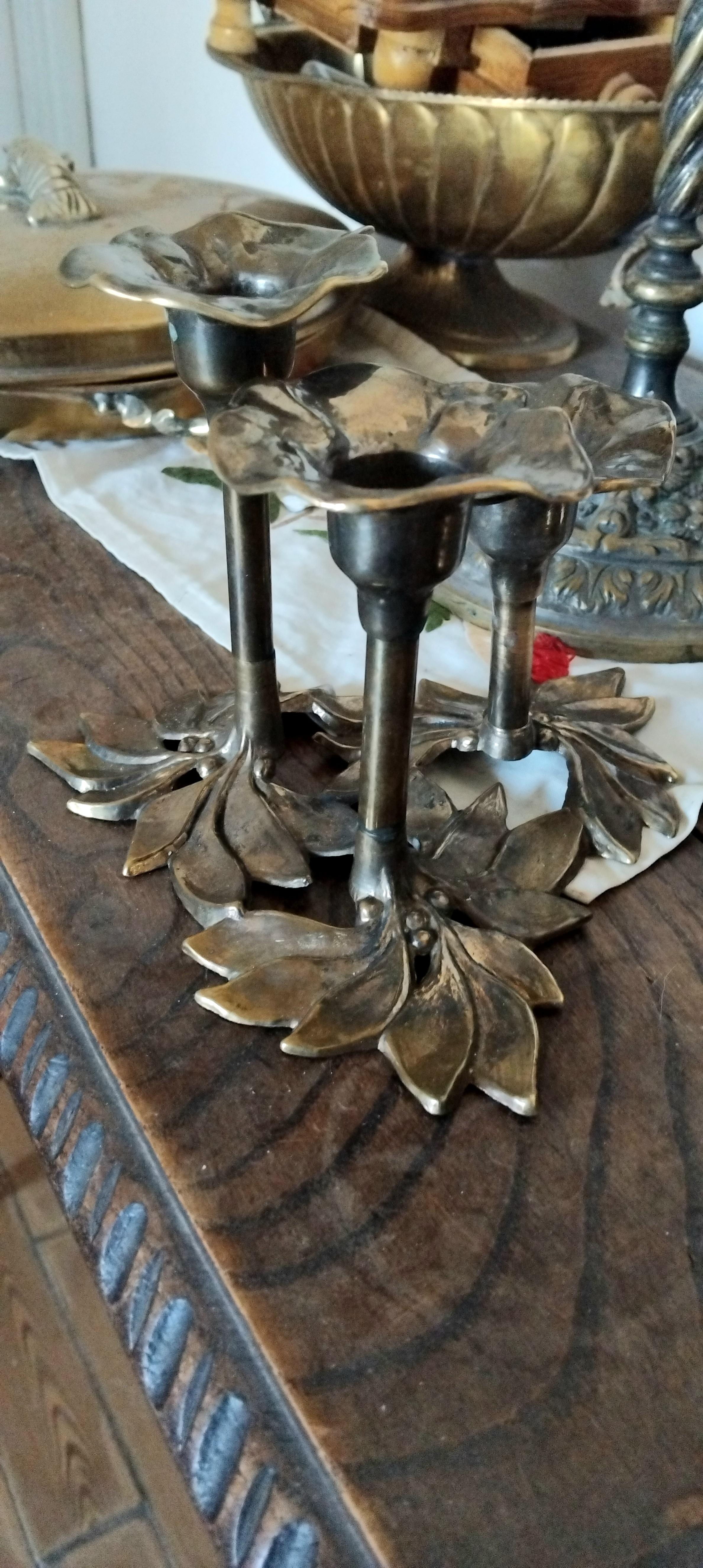 Set of 2 trays, 11 napkin rings, 1 candlestick, 1 salt and pepper, leaf motif For Sale 4