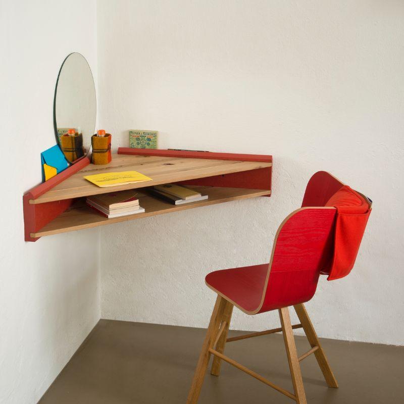 Ensemble de 2 chaises à 4 pieds en bois Tria, Denim et 3 pieds rouges par Colé Italia Neuf - En vente à Geneve, CH