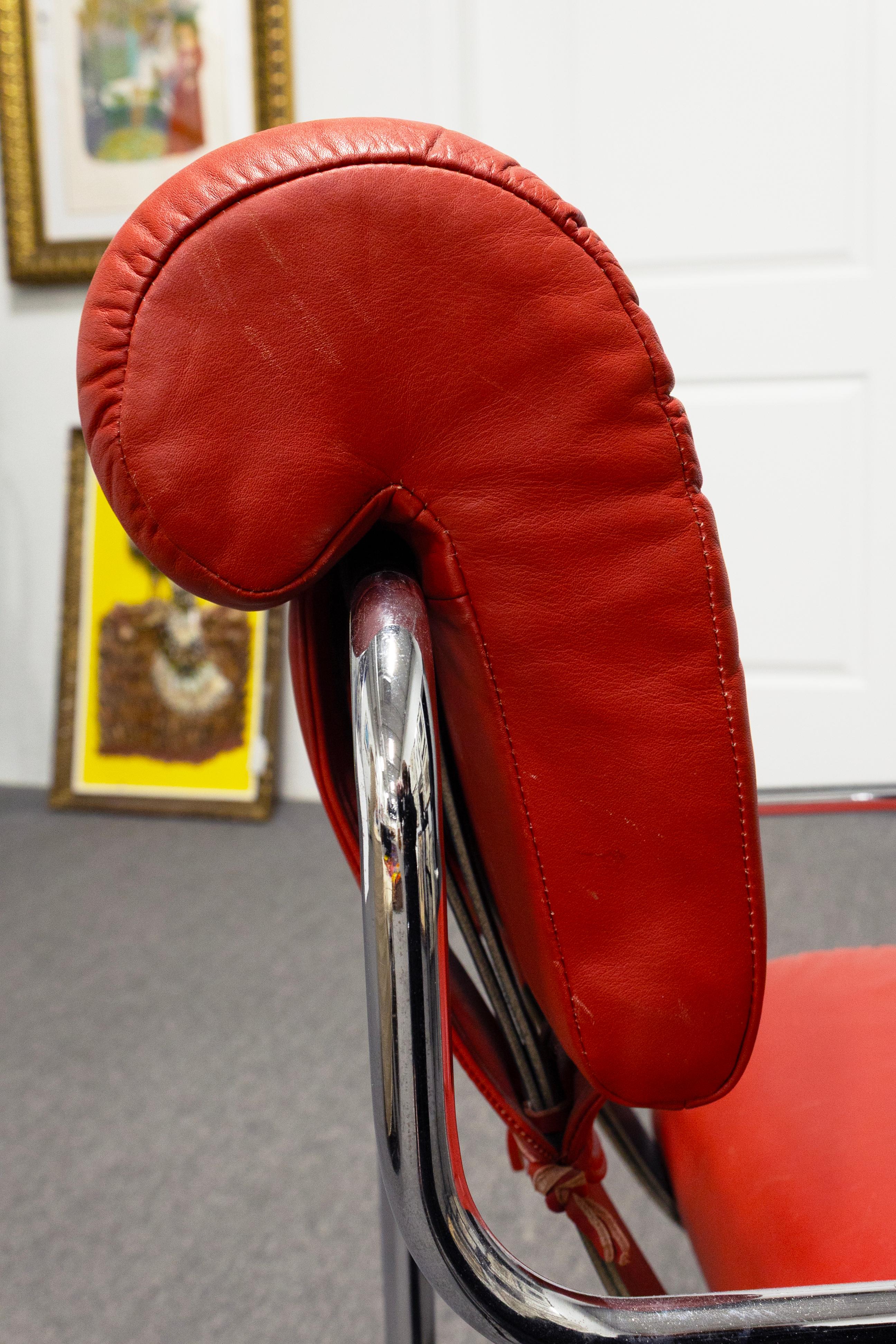 Lot de 2 chaises Tucroma par Guido Faleschini pour Mariani Cuir rouge et chrome en vente 4