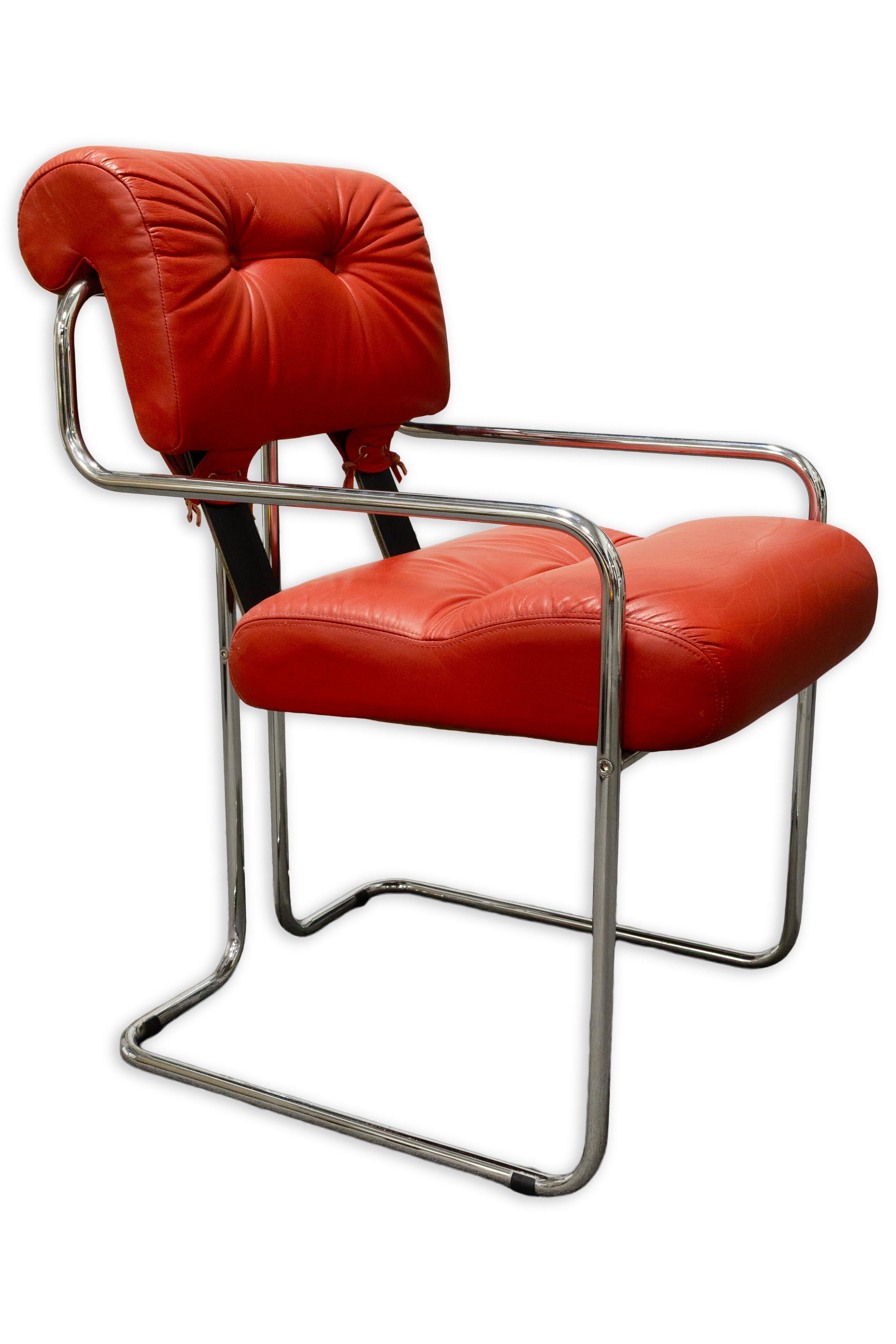 italien Lot de 2 chaises Tucroma par Guido Faleschini pour Mariani Cuir rouge et chrome en vente