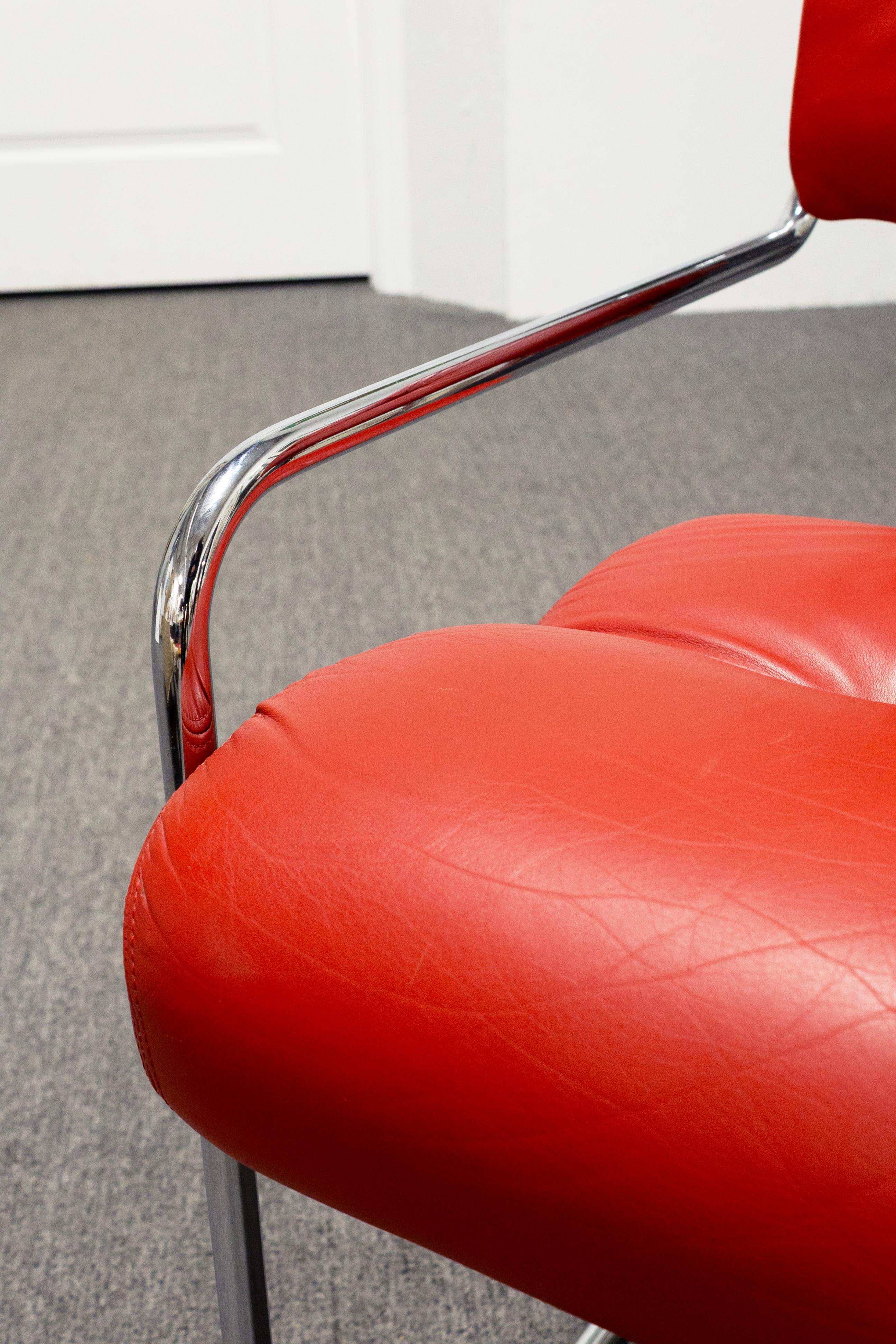Lot de 2 chaises Tucroma par Guido Faleschini pour Mariani Cuir rouge et chrome en vente 3