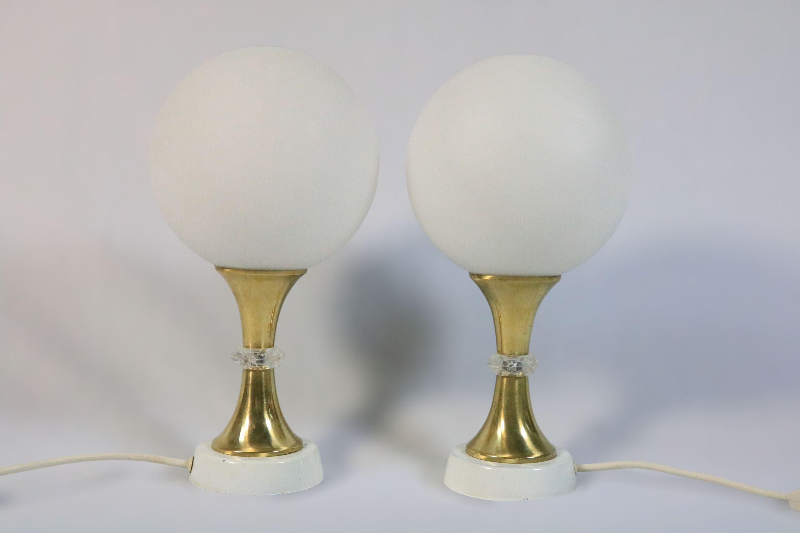 Set of two very decorative vintage table lamps.
Original from the 1970s.

Very special with the acrylic glass detail in the middle of brass tulip base.
Great atmosphere through the Opaline glass ball.

Signs of use are seen on the slight abrasion on