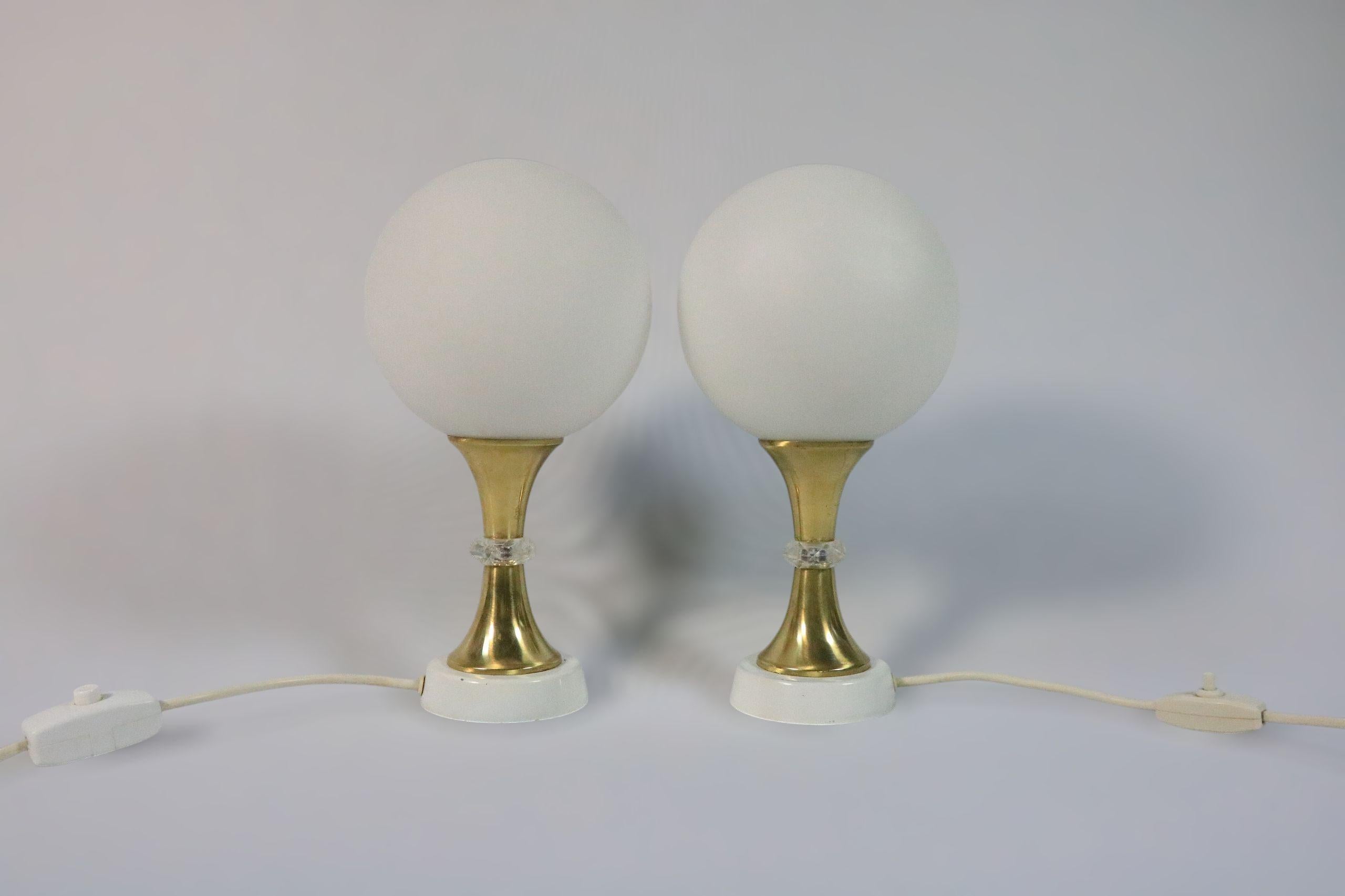 Mid-Century Modern Set of 2 Tulip Base Table Lamps, Brass / Glass, Mid-Century, Germany For Sale