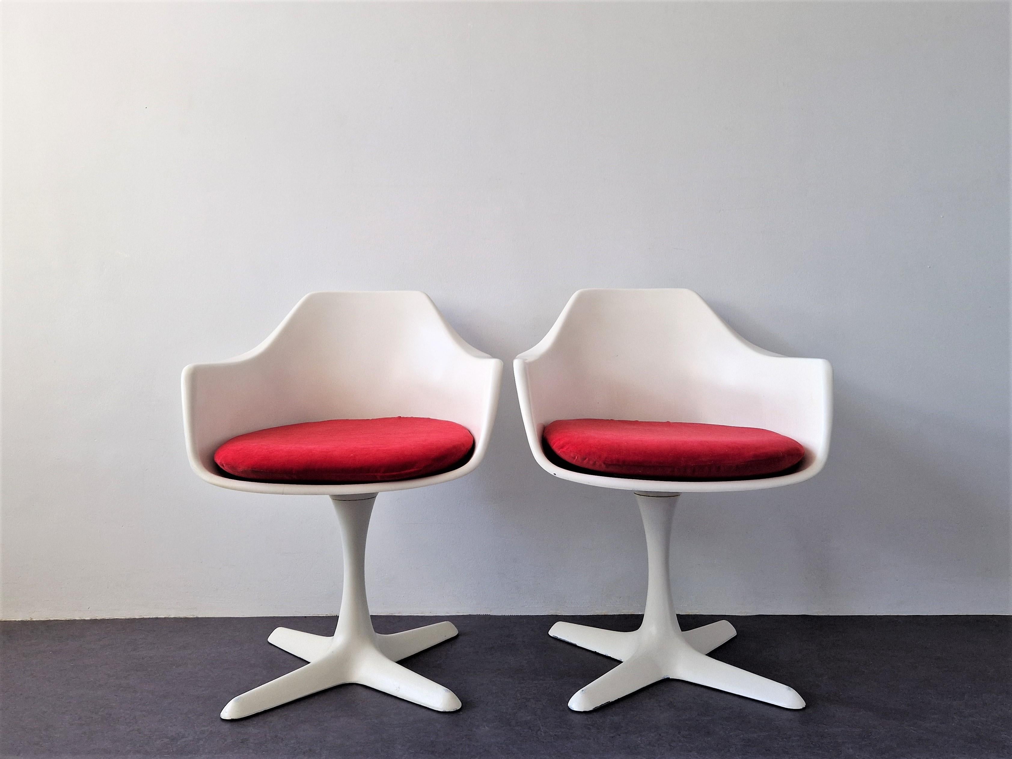 The 'Tulip' dining chair was designed by Maurice Burke for Arkana in England in the early 1960's. It is an iconic Space Age design, inspired by the Eero Saarinen design for Knoll from the late 1950's. The chair is made of a firm white plastic seat