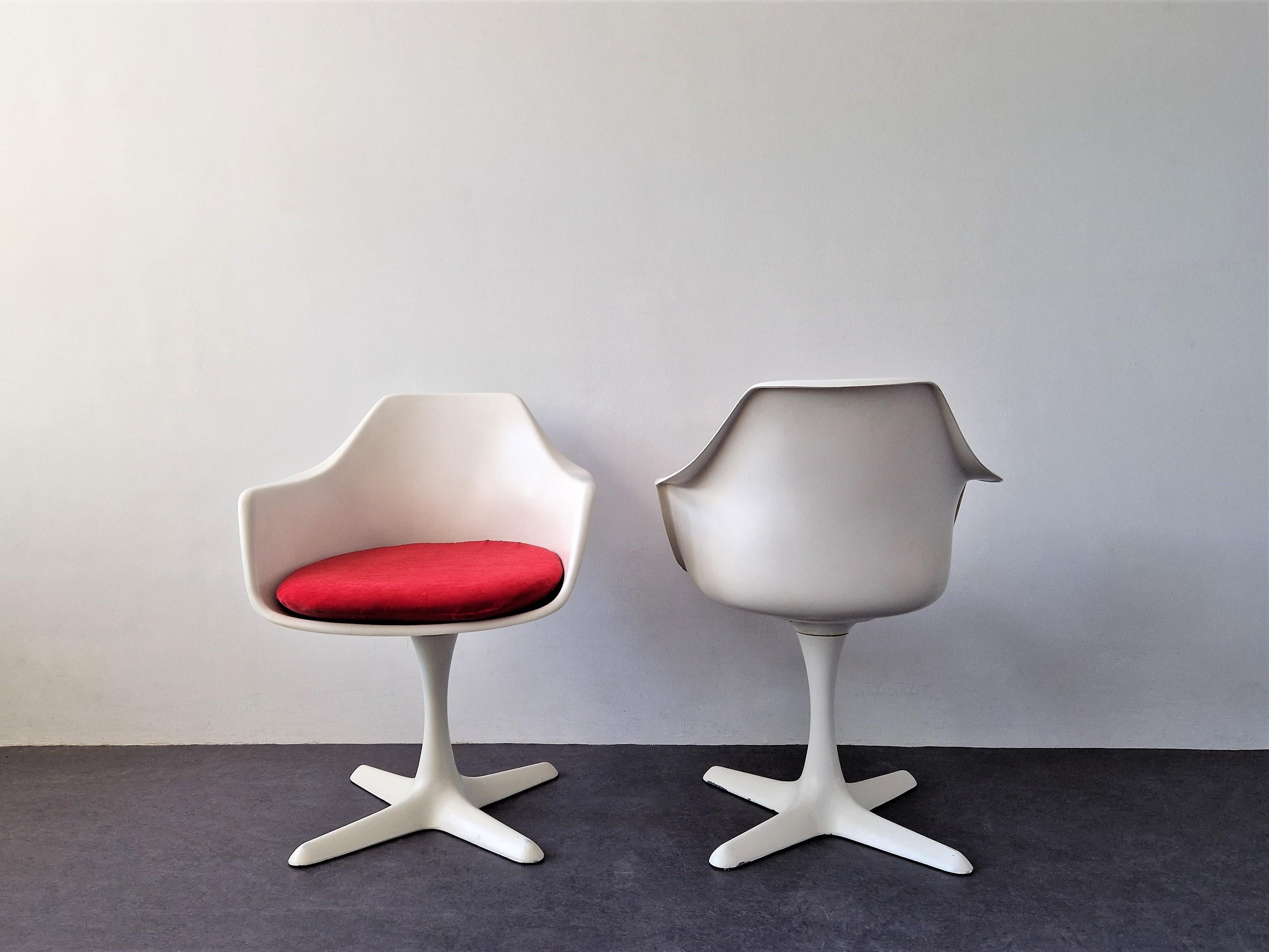 Milieu du XXe siècle Ensemble de 2 fauteuils pivotants Tulip de Maurice Burke pour Arkana, Angleterre, années 1960 en vente