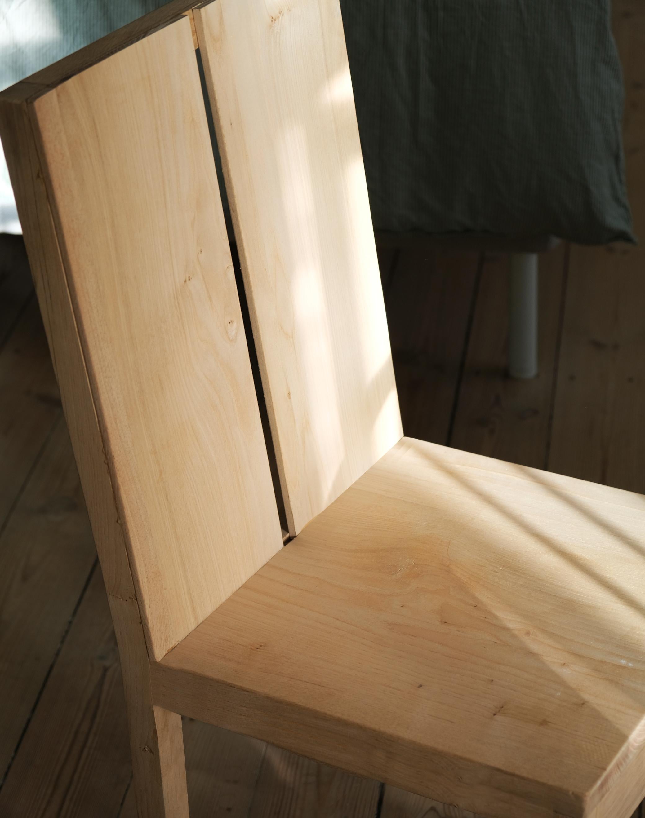 2er-Set Stühle mit zwei Streifen von Derya Arpac im Zustand „Neu“ im Angebot in Geneve, CH