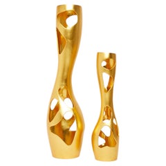 Juego de 2 jarrones únicos de bronce con pan de oro, «THIS IS NOT A VASE», diseño de Reda Amalou