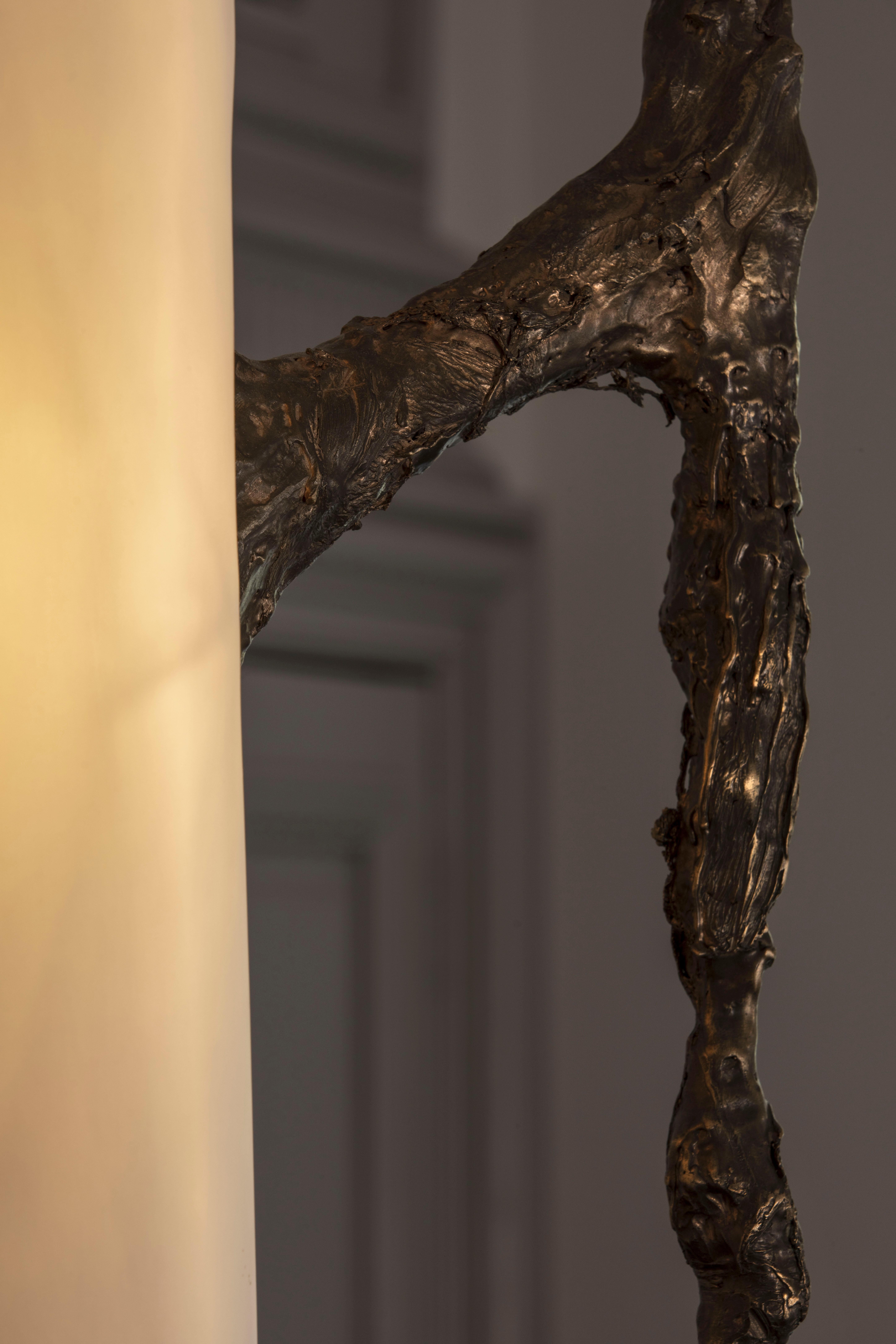 Set of 2 Unique Cast Bronze Chandeliers Hand-Sculpted by William Guillon In New Condition For Sale In Geneve, CH