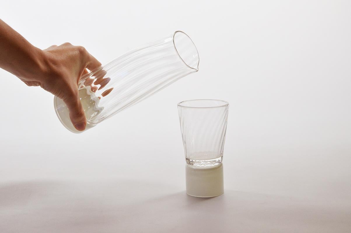 Ensemble de 2 carafes en verre uniques de l'Atelier George Neuf - En vente à Geneve, CH