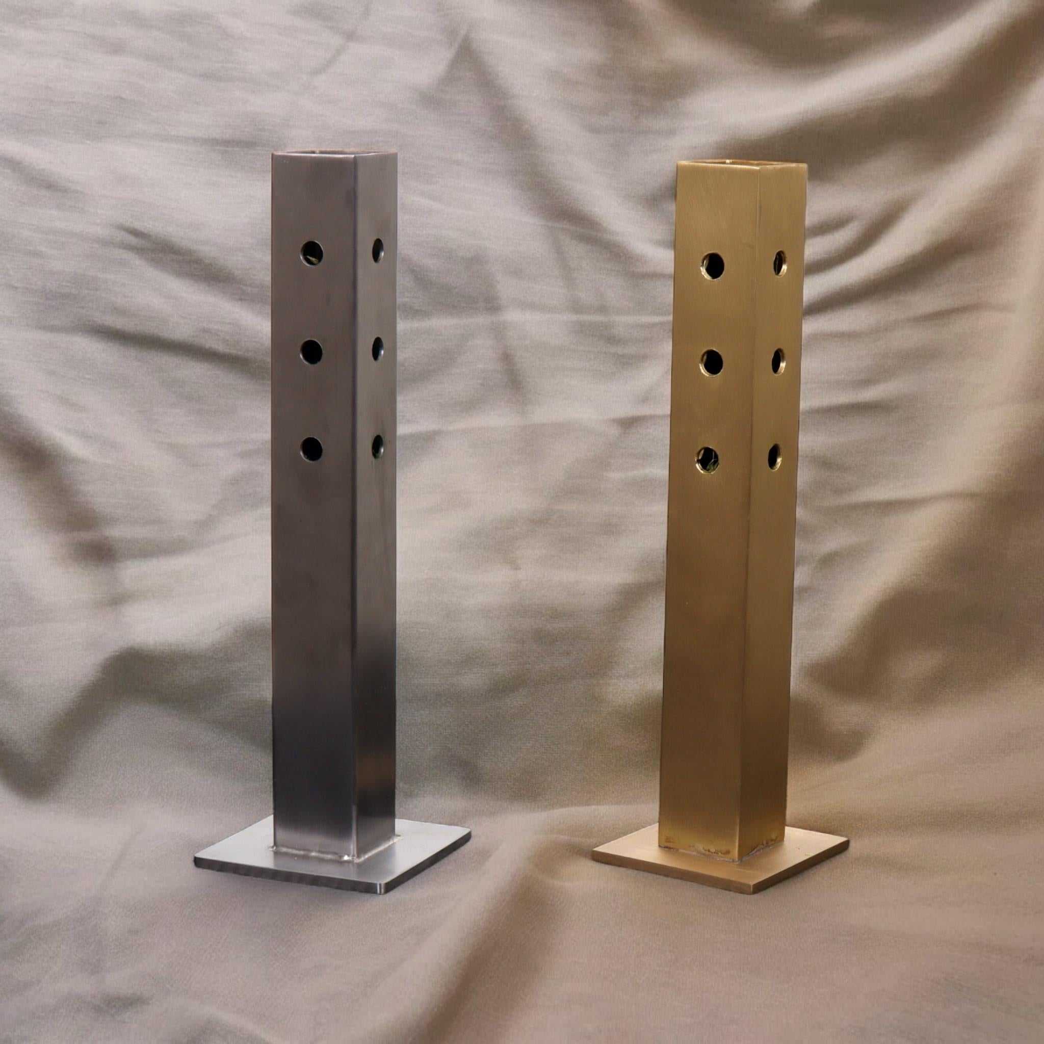 Juego de 2 Jarrón escultórico de lingotes de latón con forma geométrica, Studio Laf Latón en venta