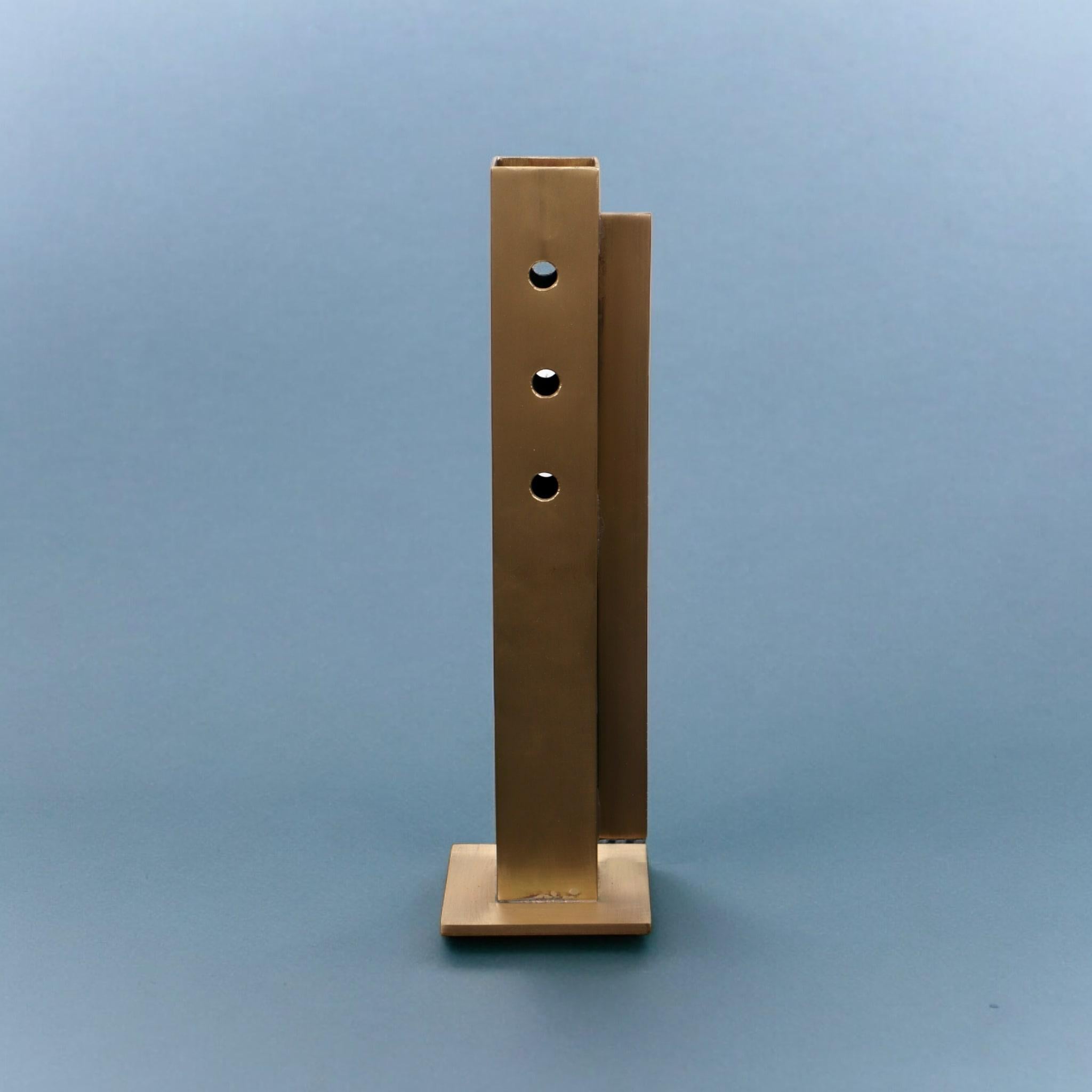 Juego de 2 Jarrón escultórico de lingotes de latón con forma geométrica, Studio Laf en venta 1