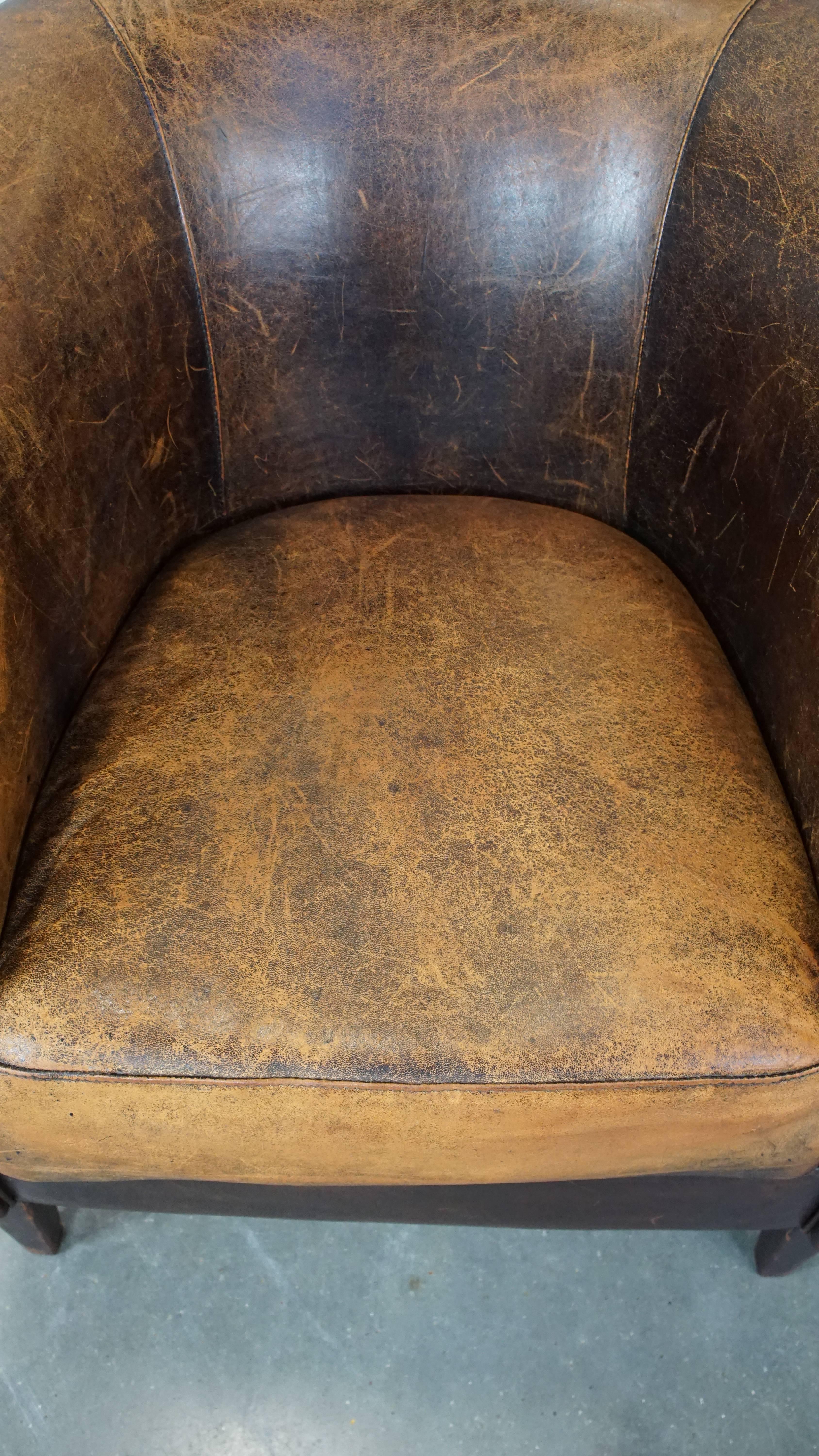 20ième siècle Lot de 2 fauteuils club en cuir de mouton vintage, uniques, robustes et pleins de caractère en vente