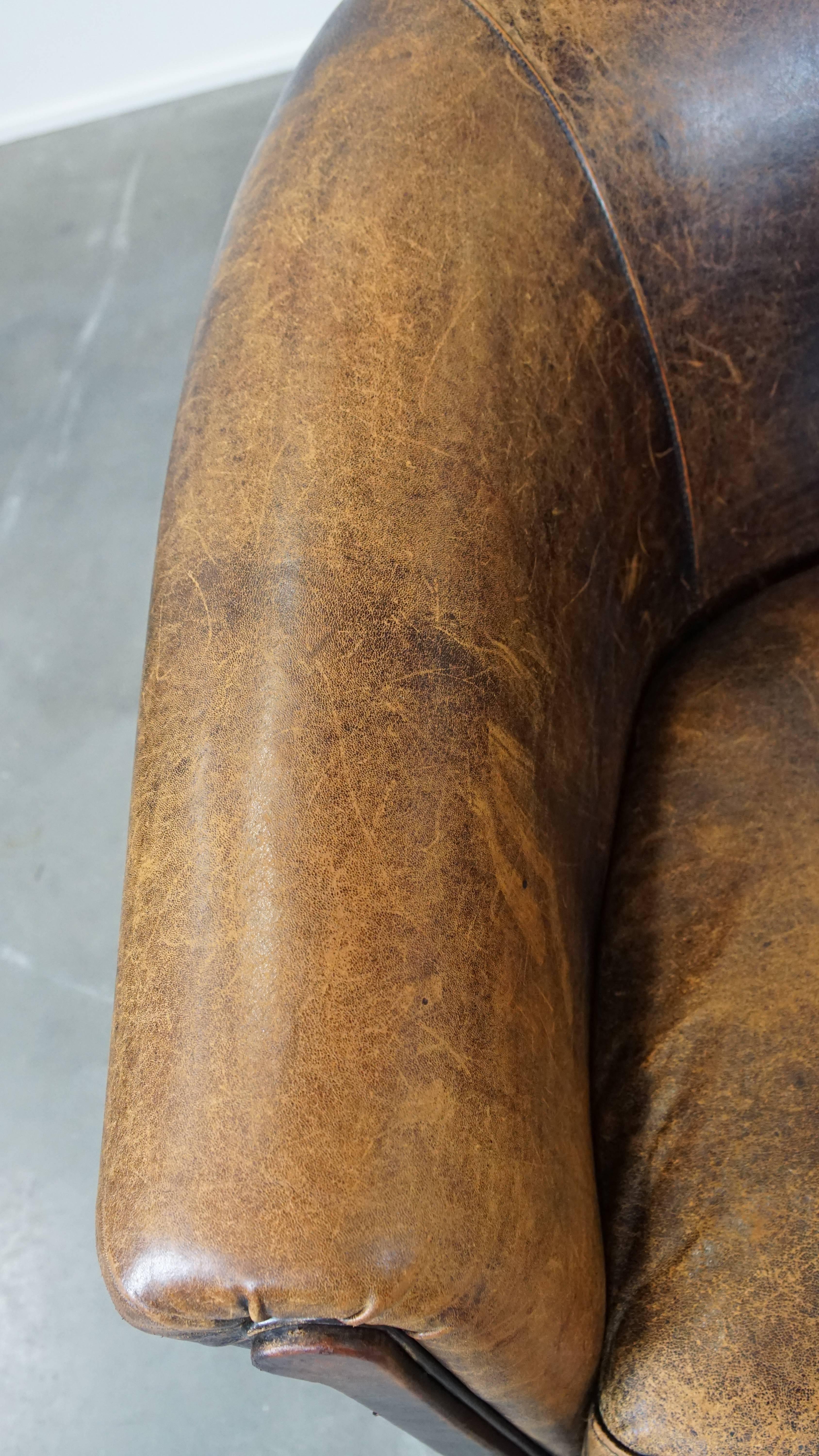 Lot de 2 fauteuils club en cuir de mouton vintage, uniques, robustes et pleins de caractère en vente 1