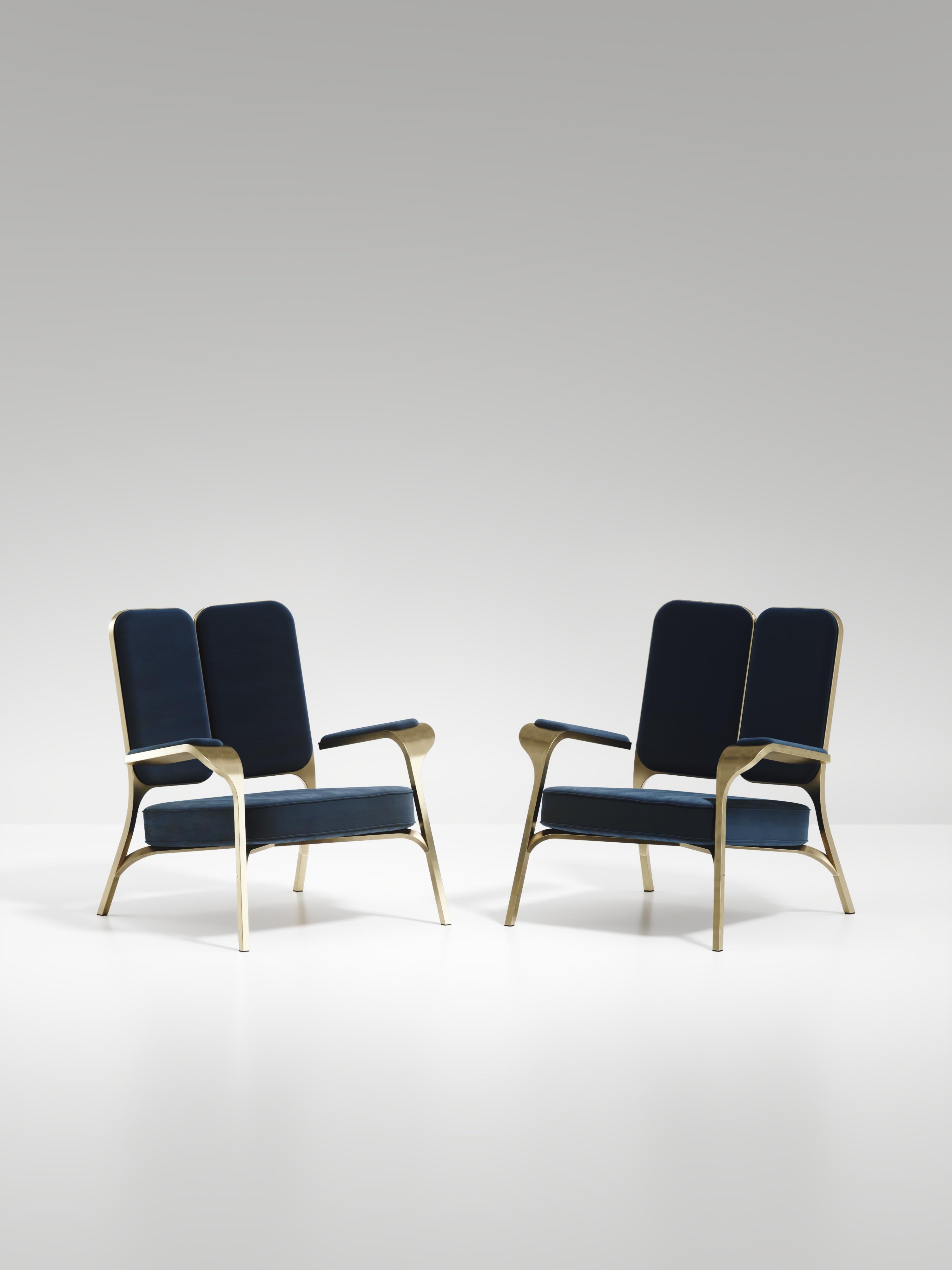 Ensemble de 2 fauteuils tapissés avec détails en laiton Bronze-Patina de R&Y Augousti en vente 4