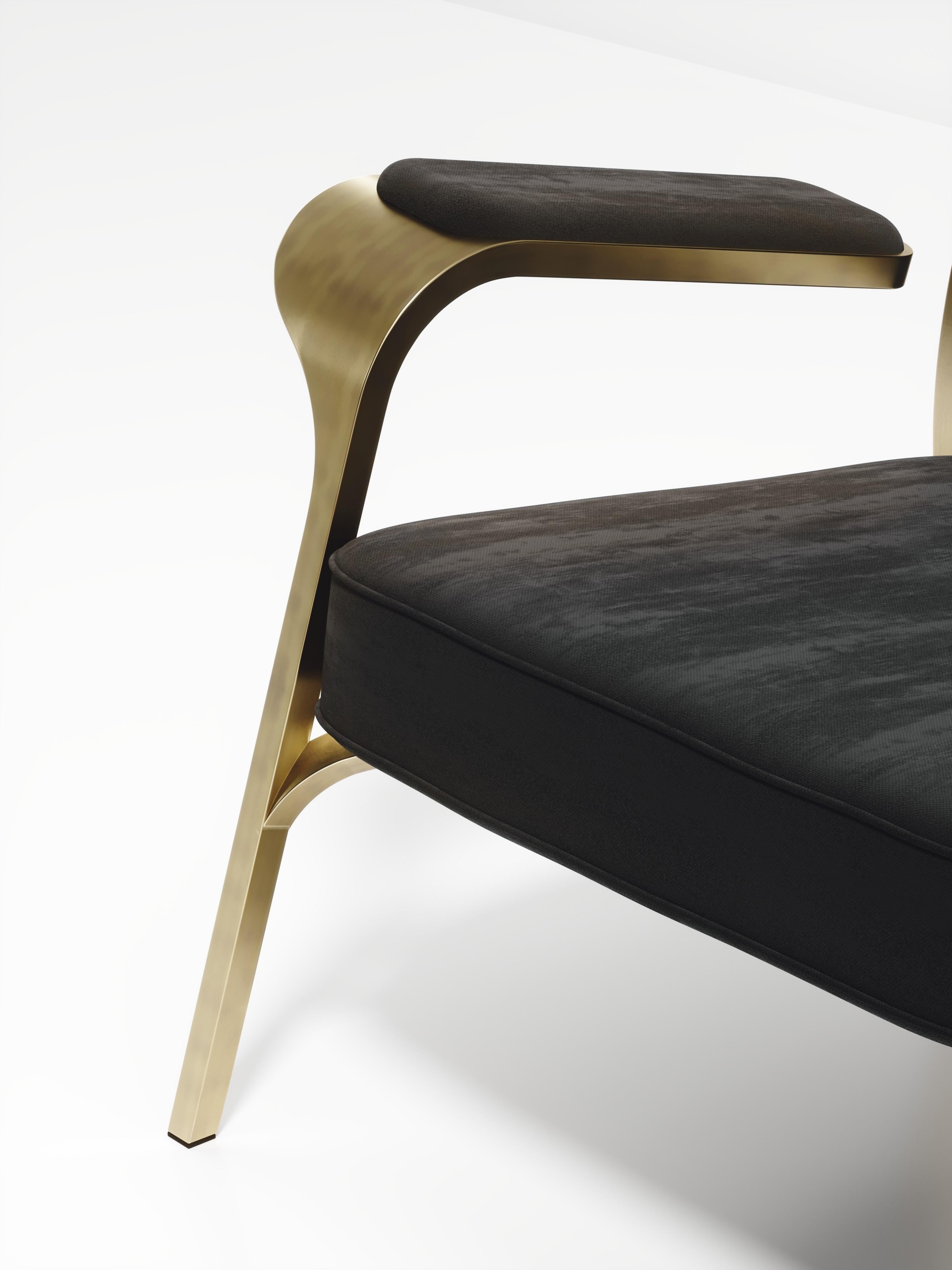 Ensemble de 2 fauteuils tapissés avec détails en laiton Bronze-Patina de R&Y Augousti Neuf - En vente à New York, NY